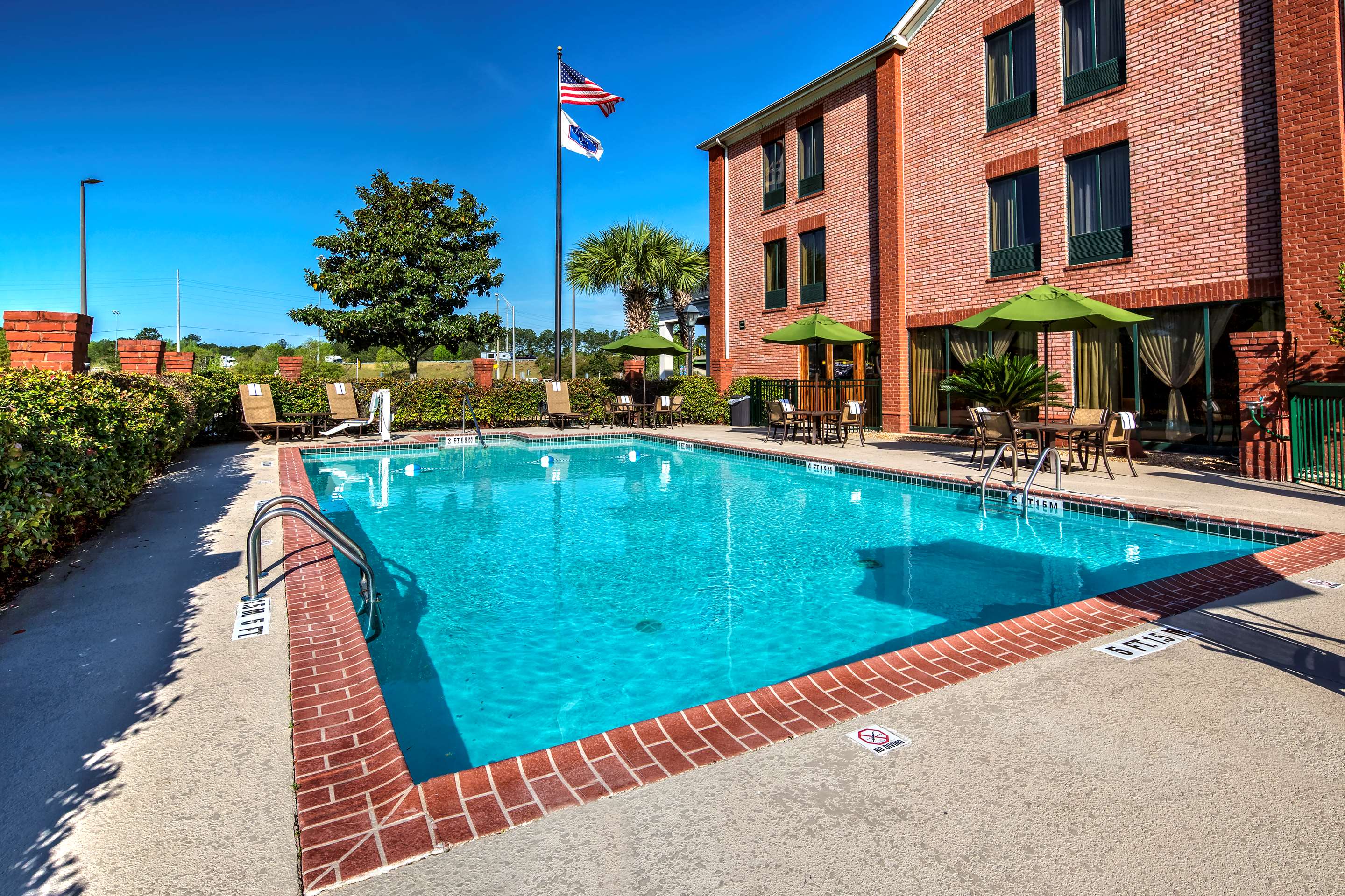 Pool | Hampton Inn Savannah-I-95-North