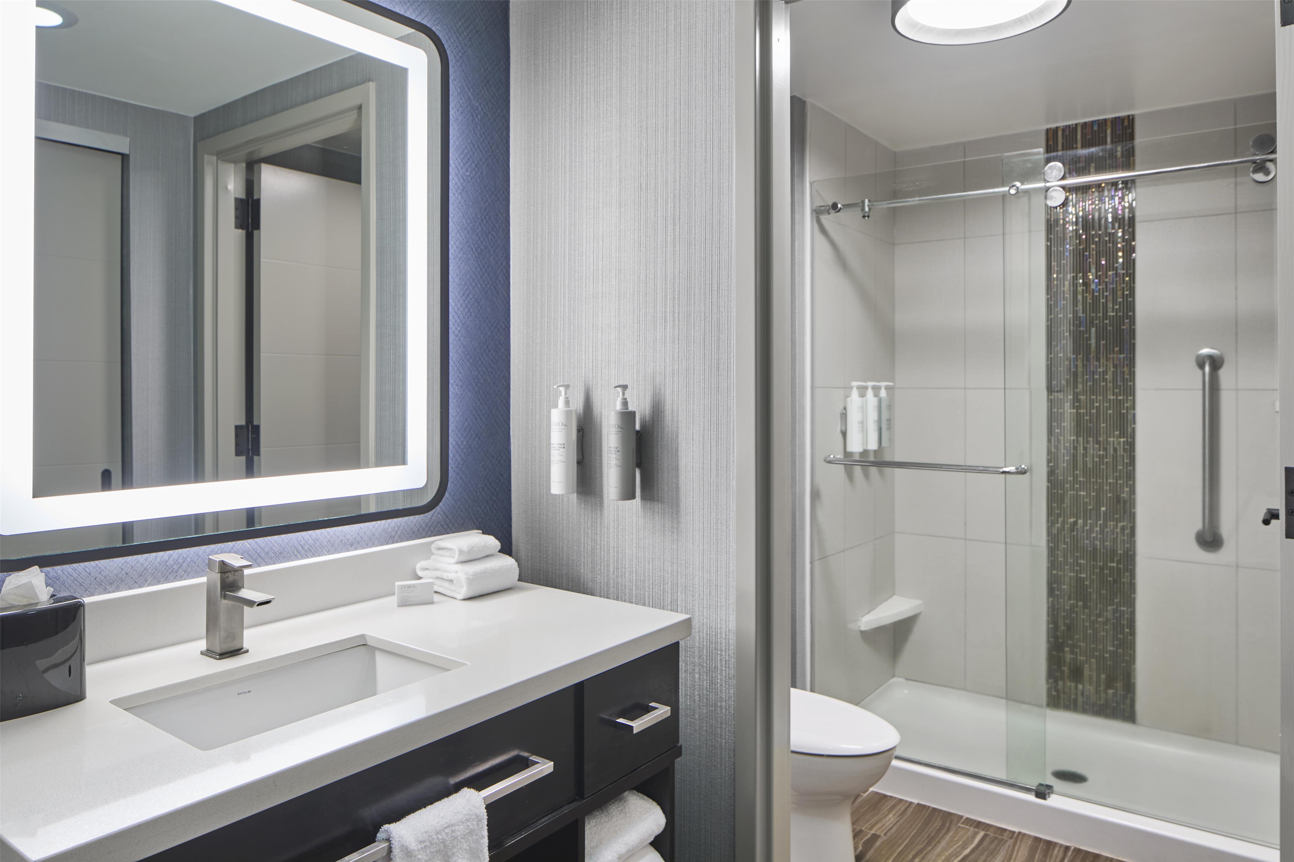 Guest room bath