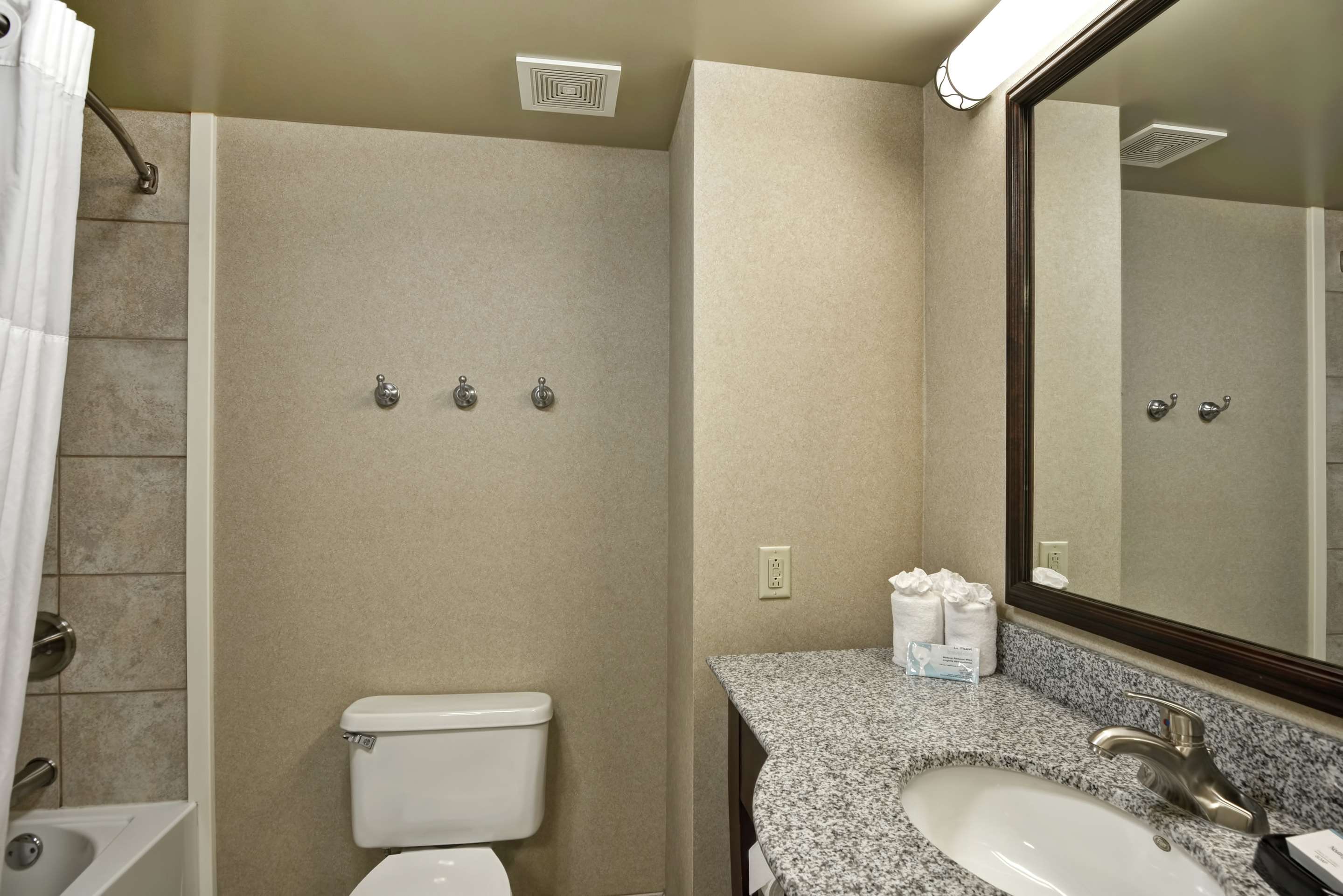 Guest room bath