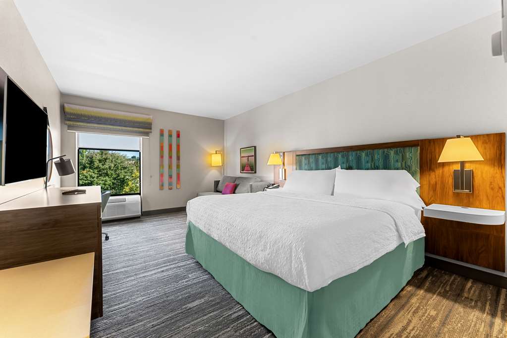 Hampton Inn Stroudsburg/Poconos, PA-guestroom-Guest Room,On-Site.jpg
