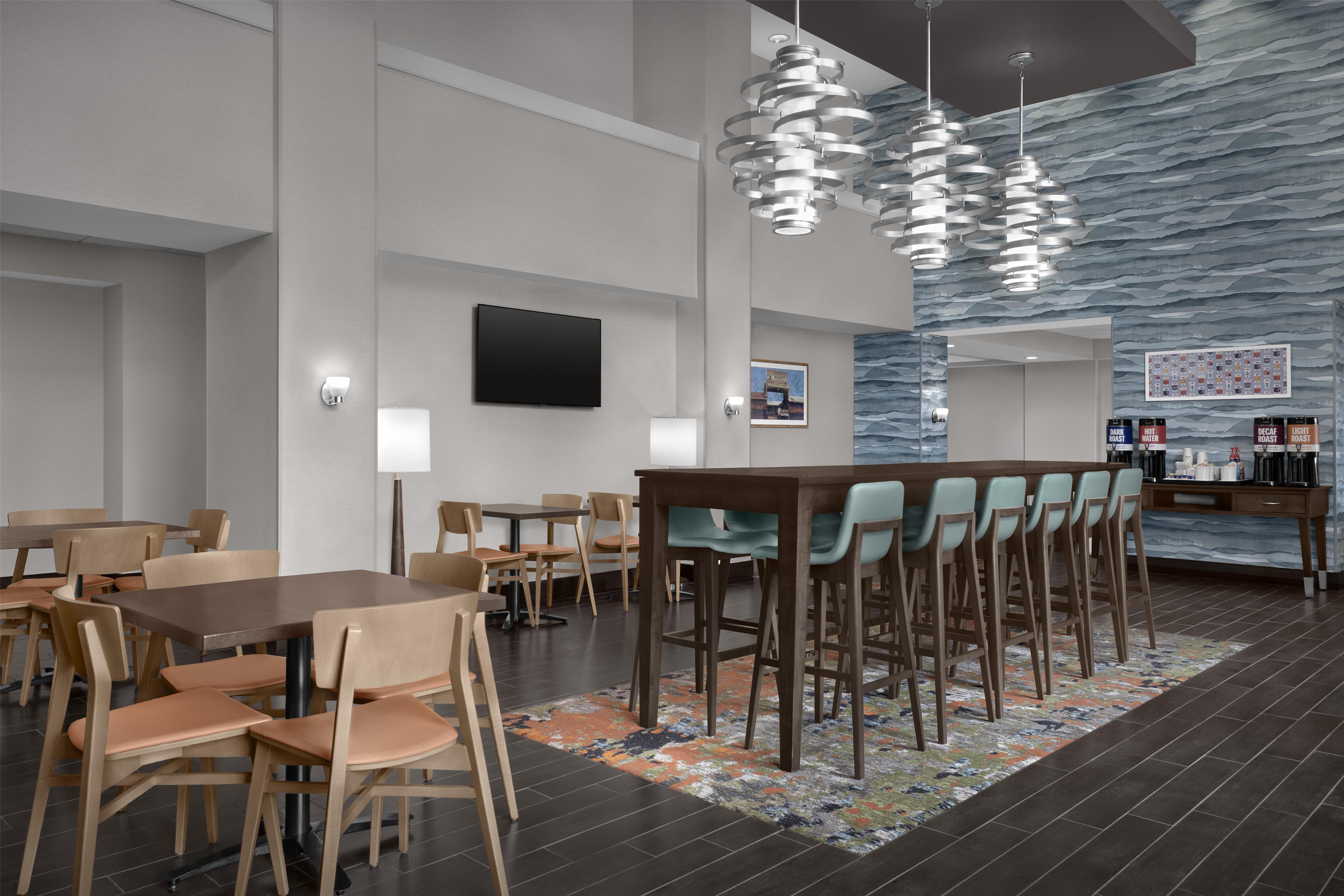 Lobby | Hampton Inn & Suites Mishawaka/South Bend at Heritage Square