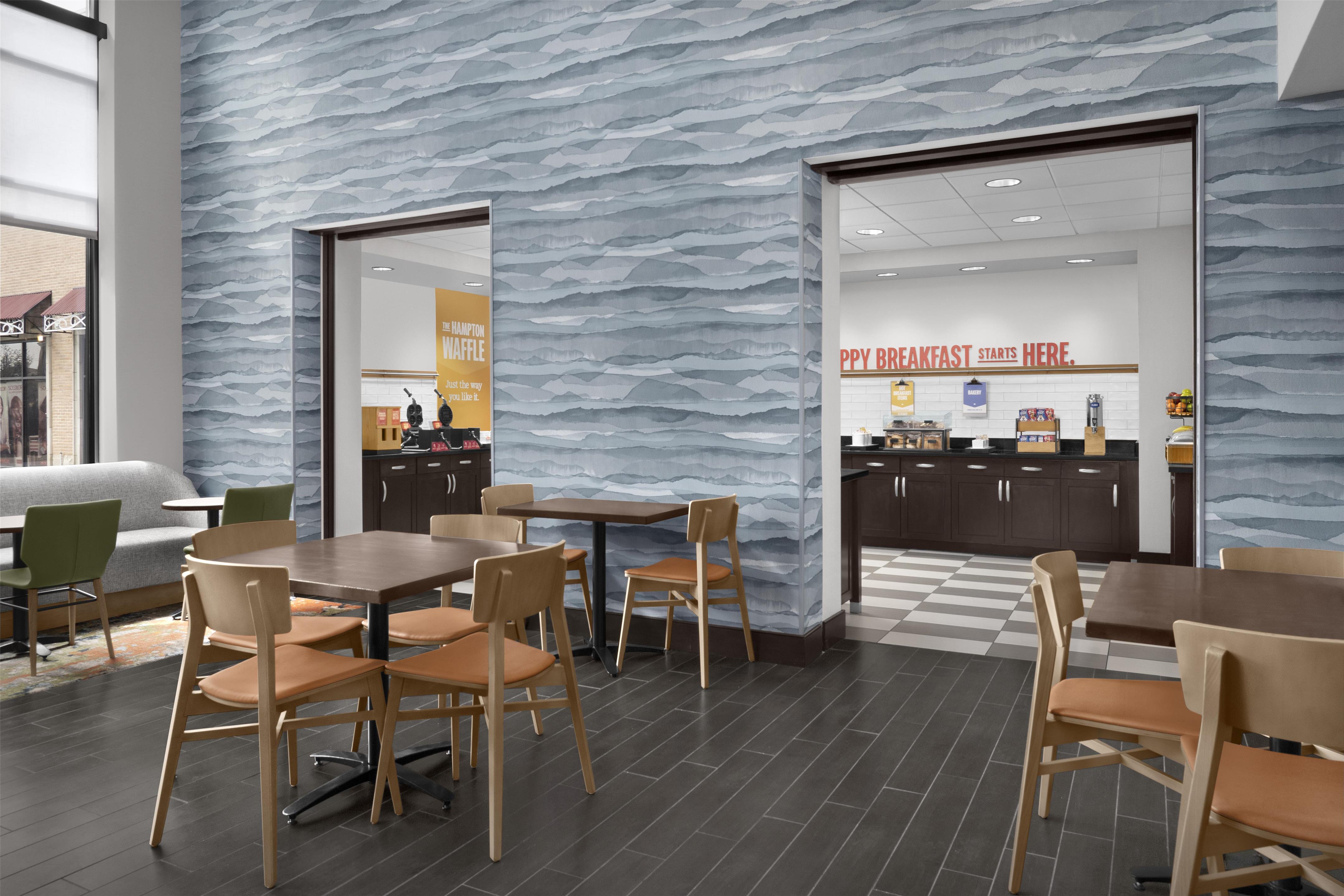 Breakfast Area | Hampton Inn & Suites Mishawaka/South Bend at Heritage Square