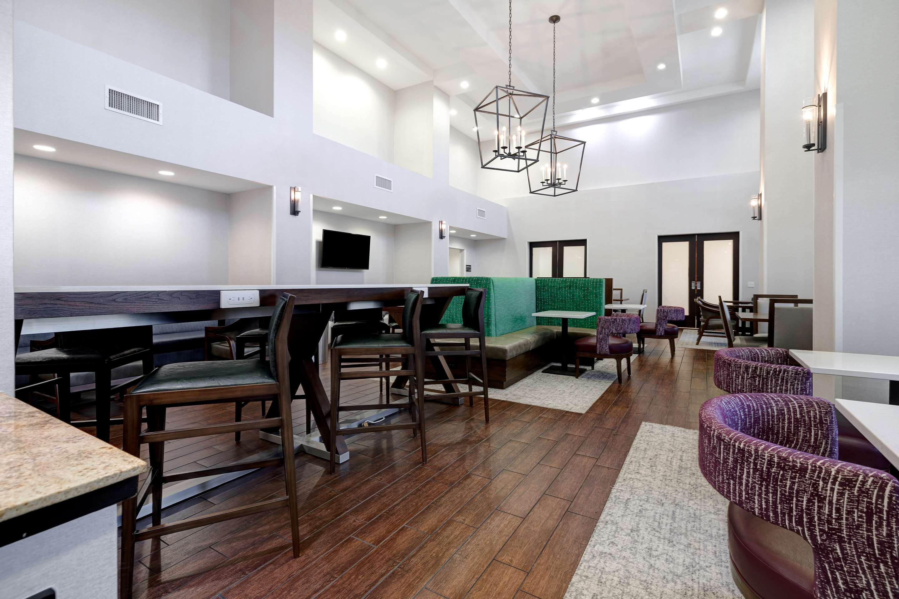 Lobby | Hampton Inn & Suites San Luis Obispo