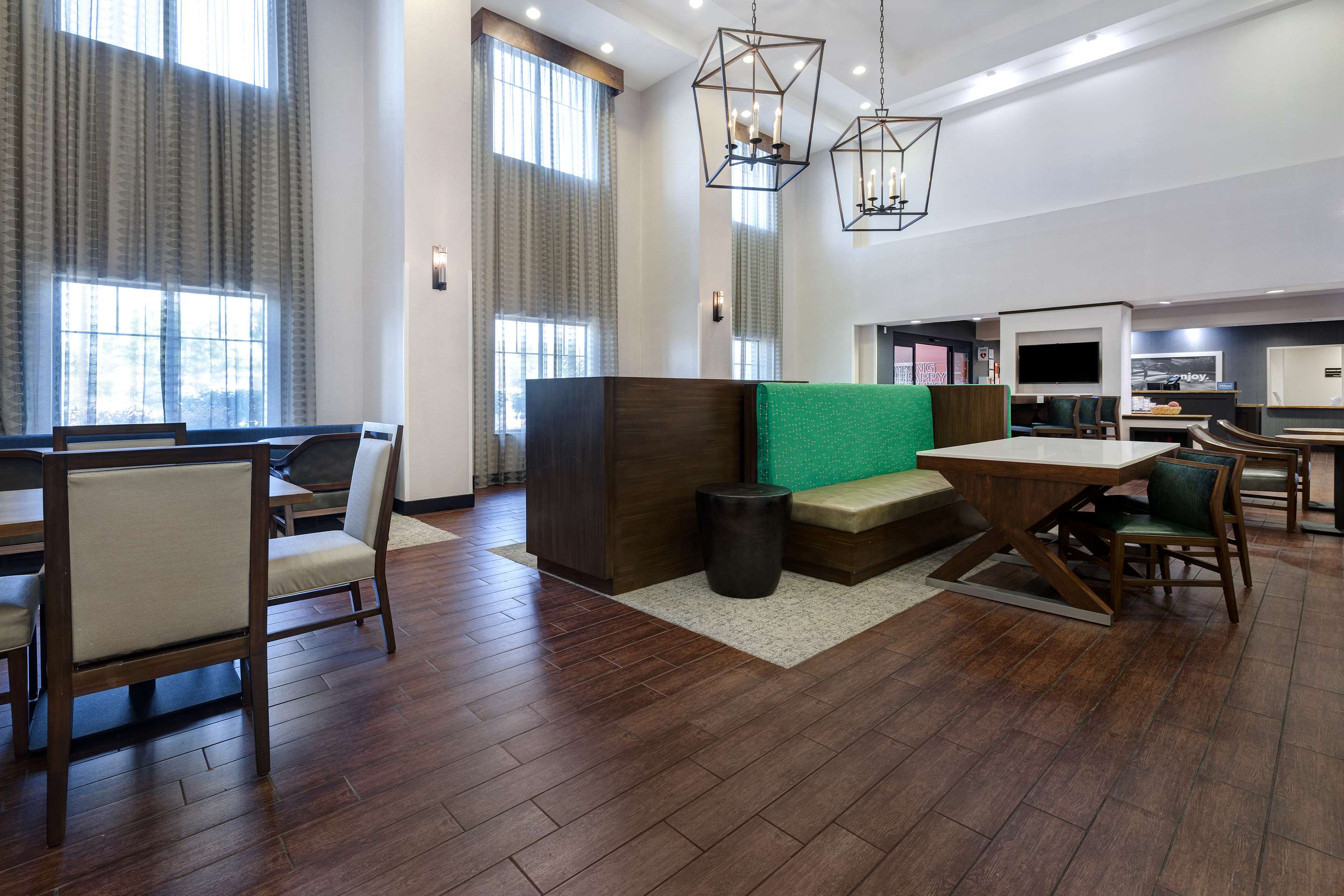 Lobby | Hampton Inn & Suites San Luis Obispo