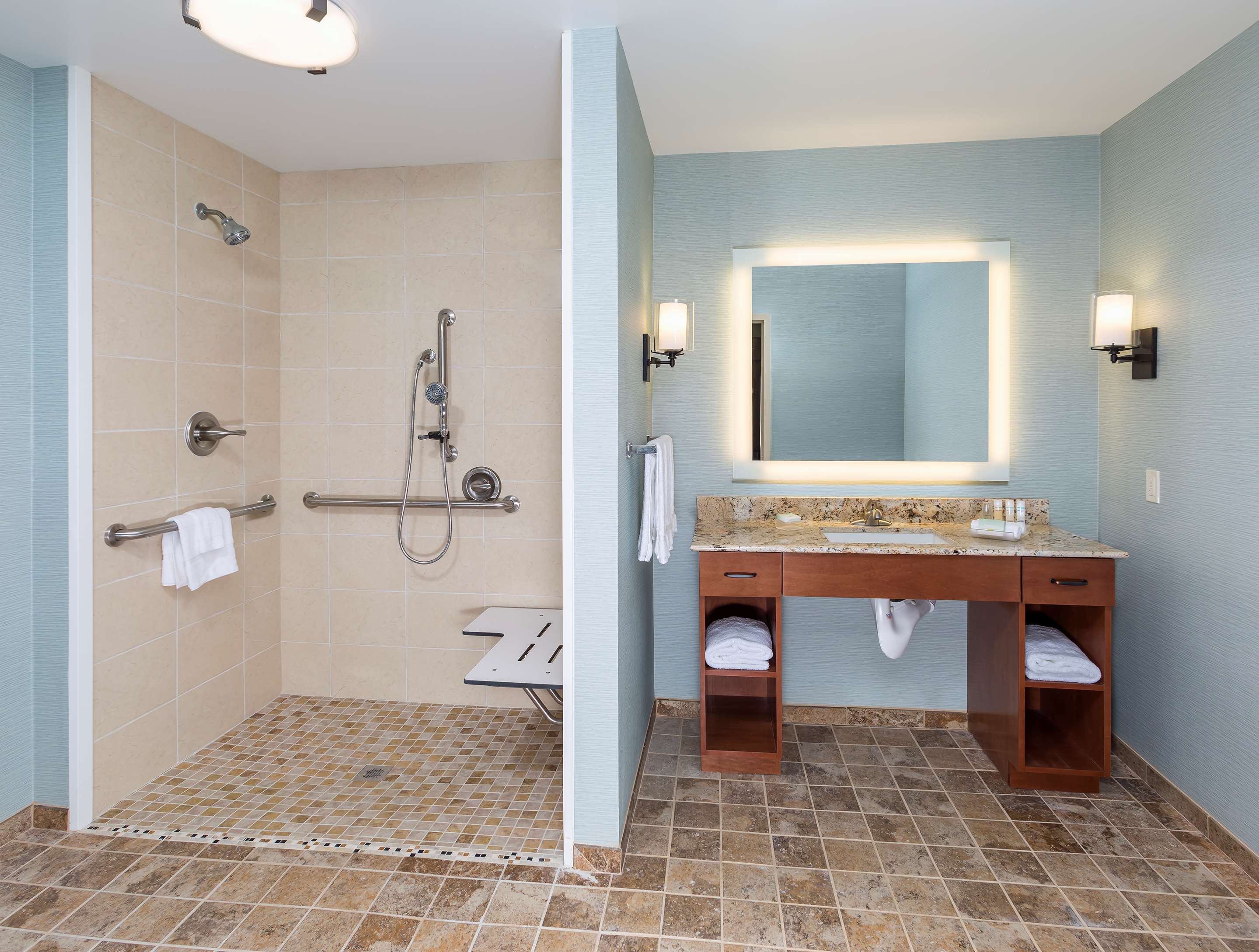 Guest room bath