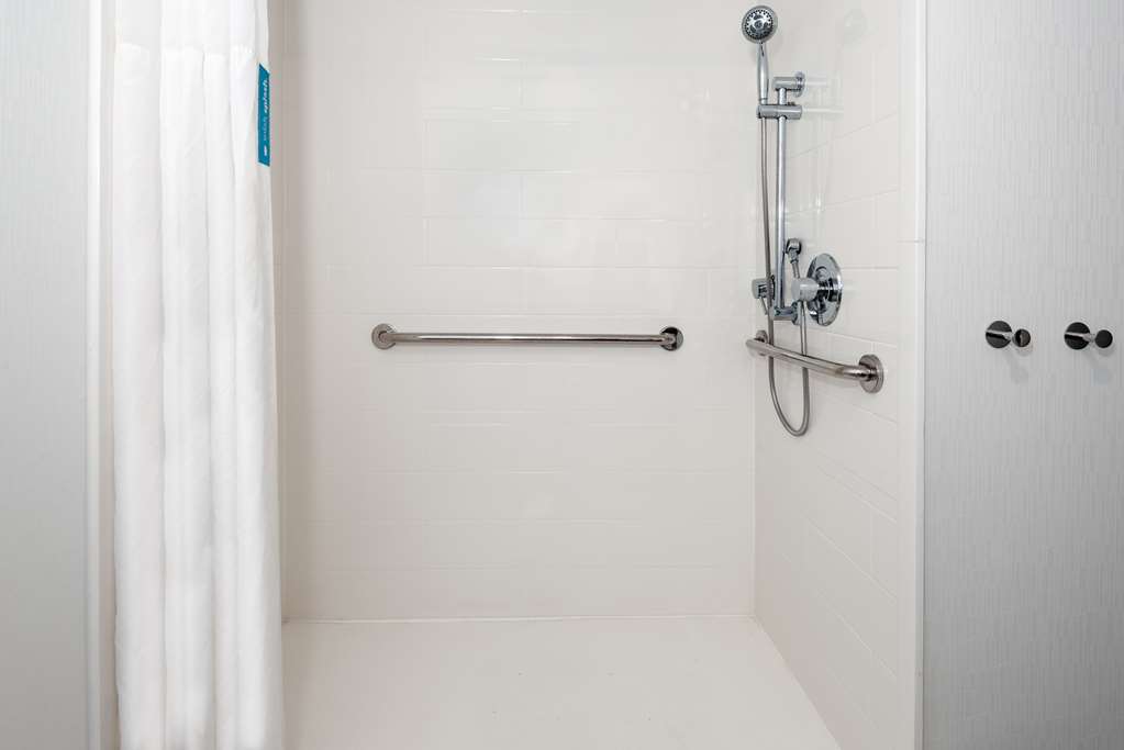 Hampton Inn Salisbury Room Type - 2DBL MOB HEAR ACC W TUB NS