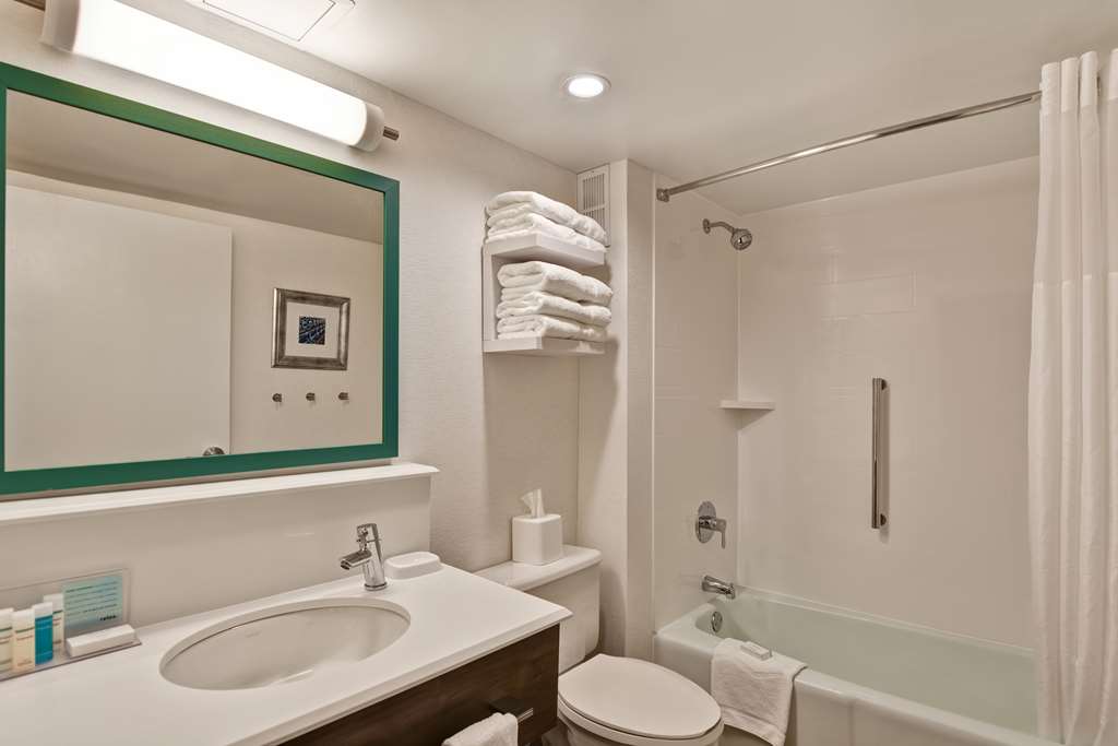 Hampton Inn State College-guestroom-Guest Room,Bathroom,On-Site.jpg