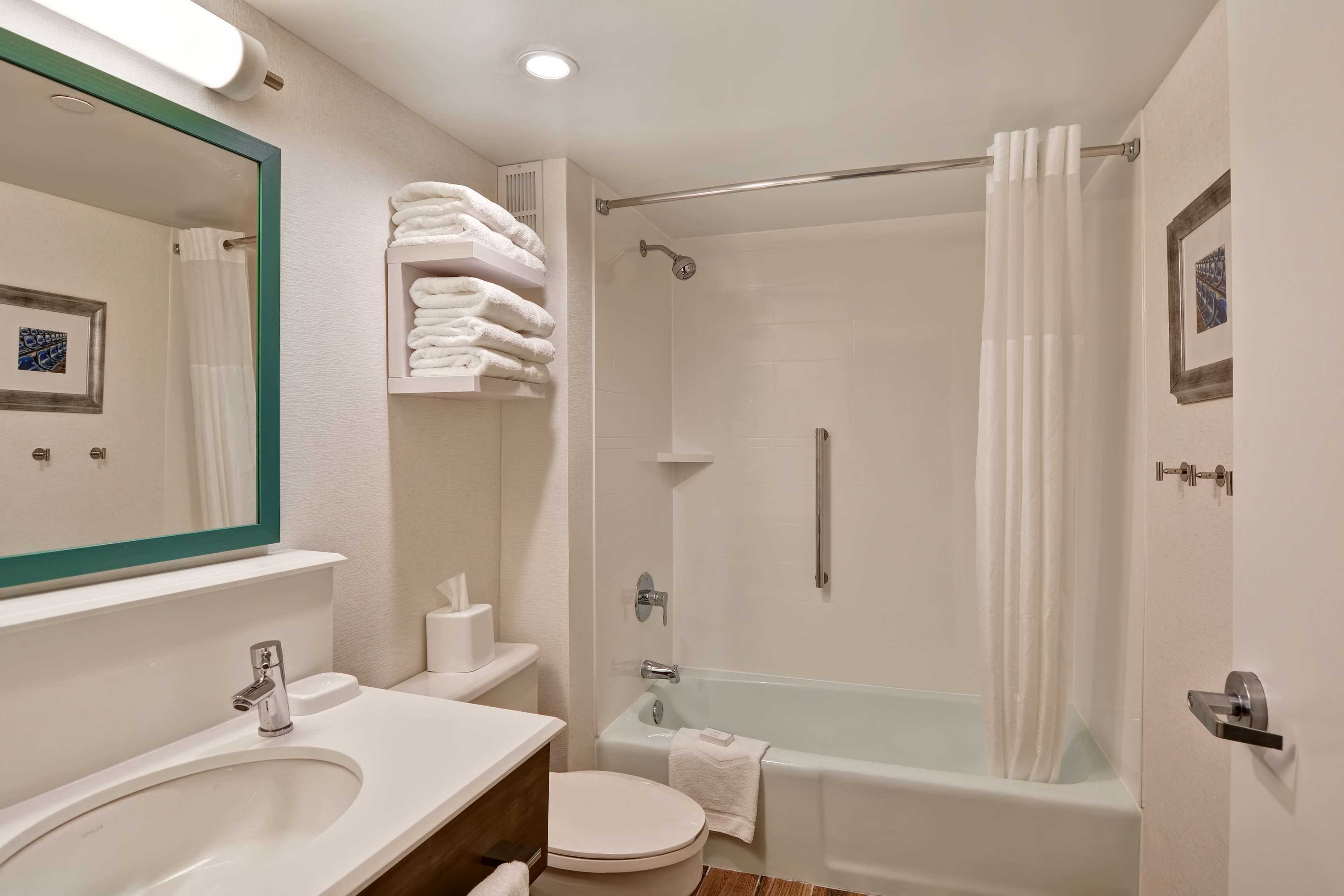 Hampton Inn by Hilton State College Room Type - 2QNS MOB HEAR ACC W TUB NS