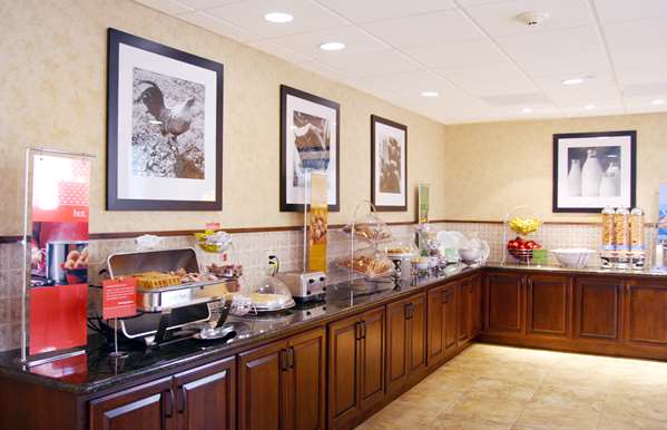 Restaurant - Hampton Inn & Suites Lodi