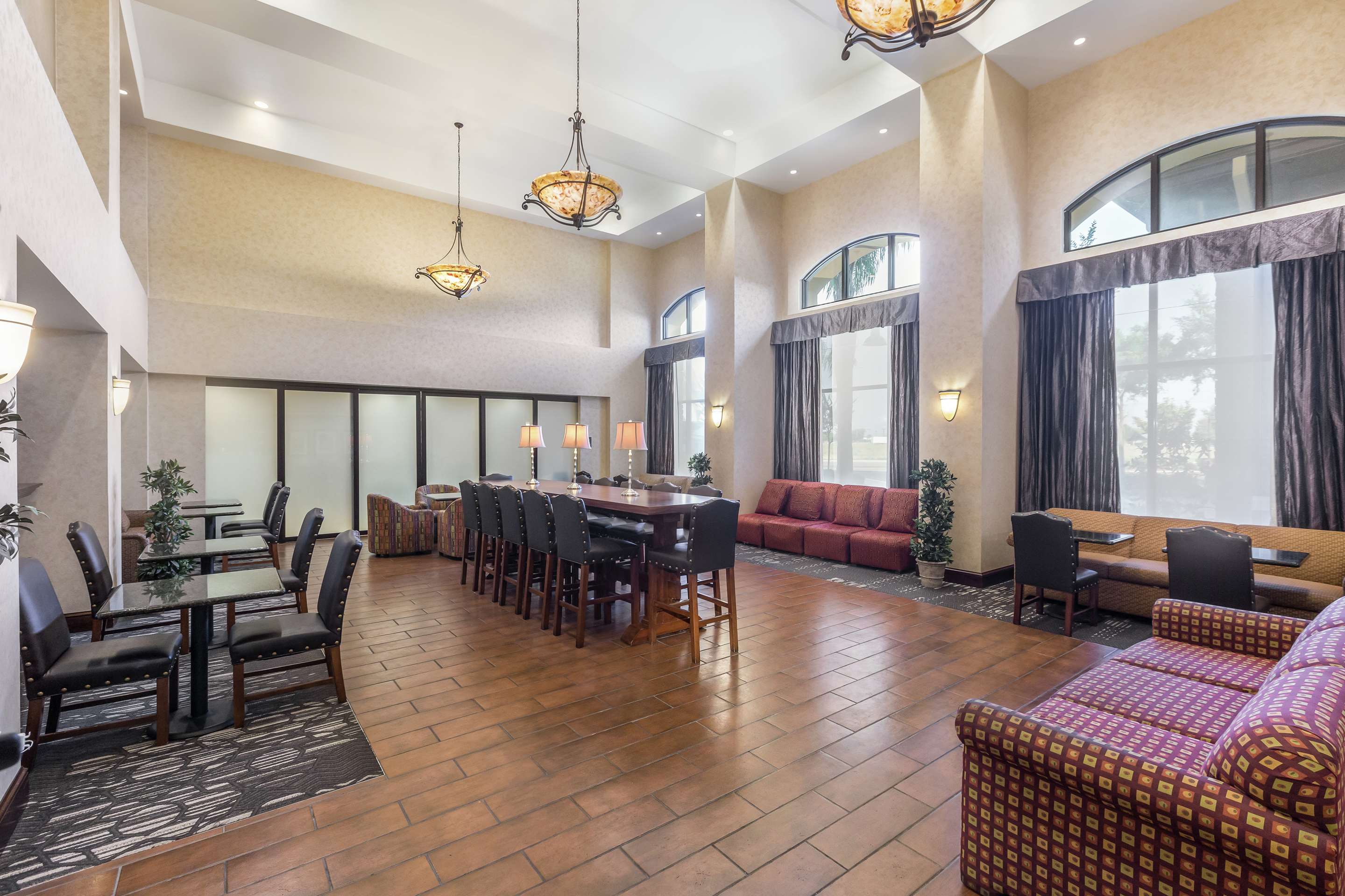 Lobby | Hampton Inn & Suites Lodi