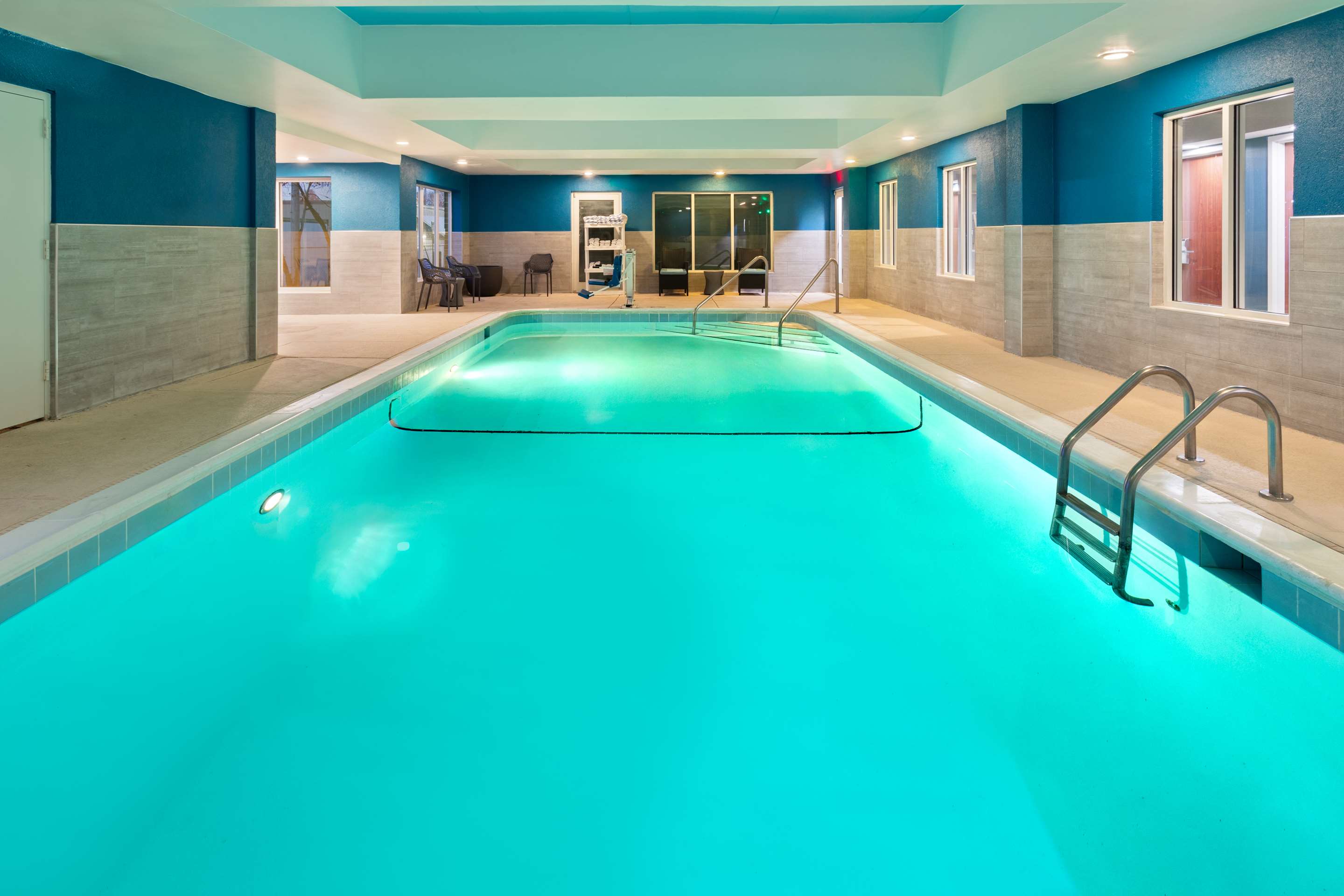 Pool | Hampton Inn & Suites Scottsburg