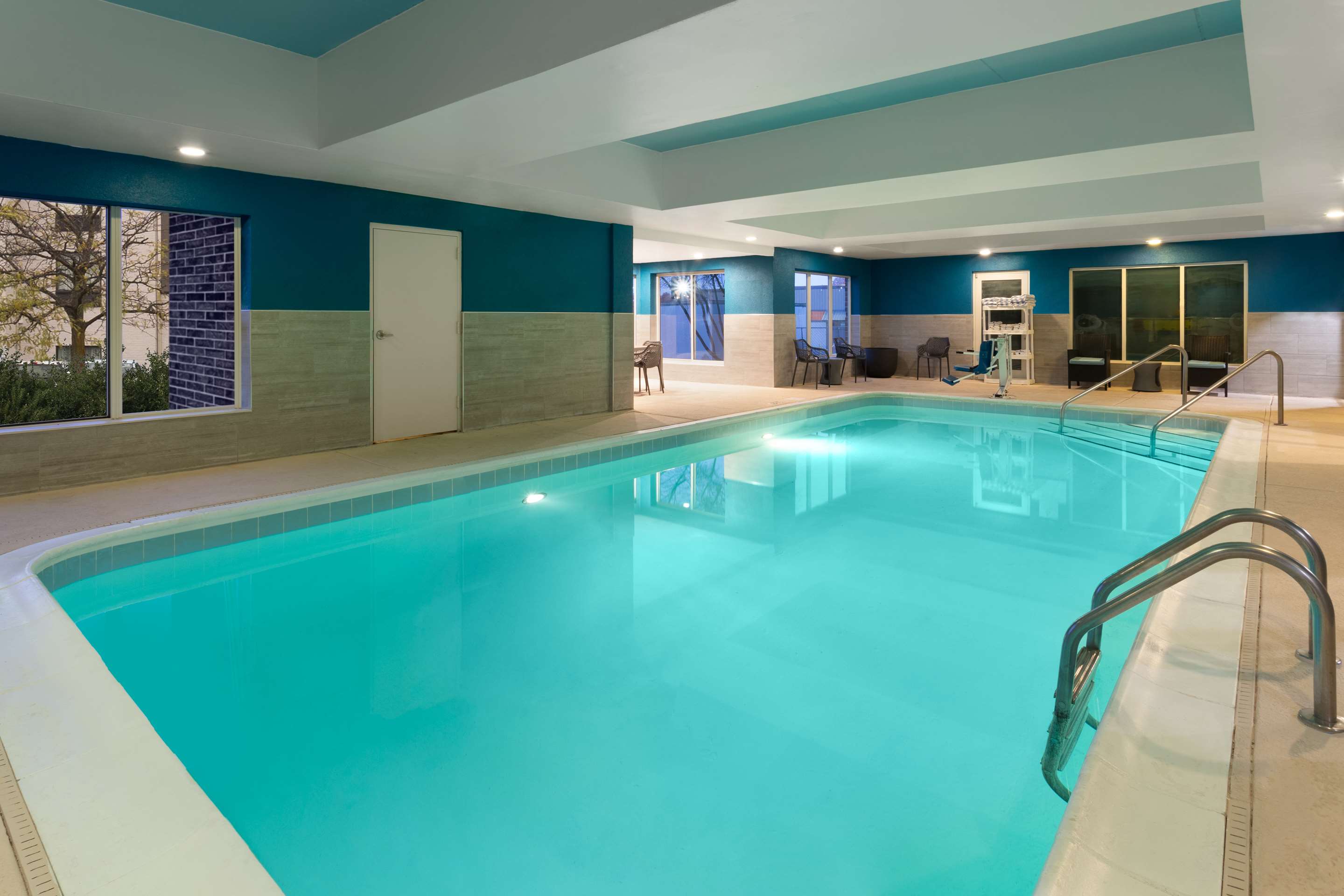 Pool | Hampton Inn & Suites Scottsburg