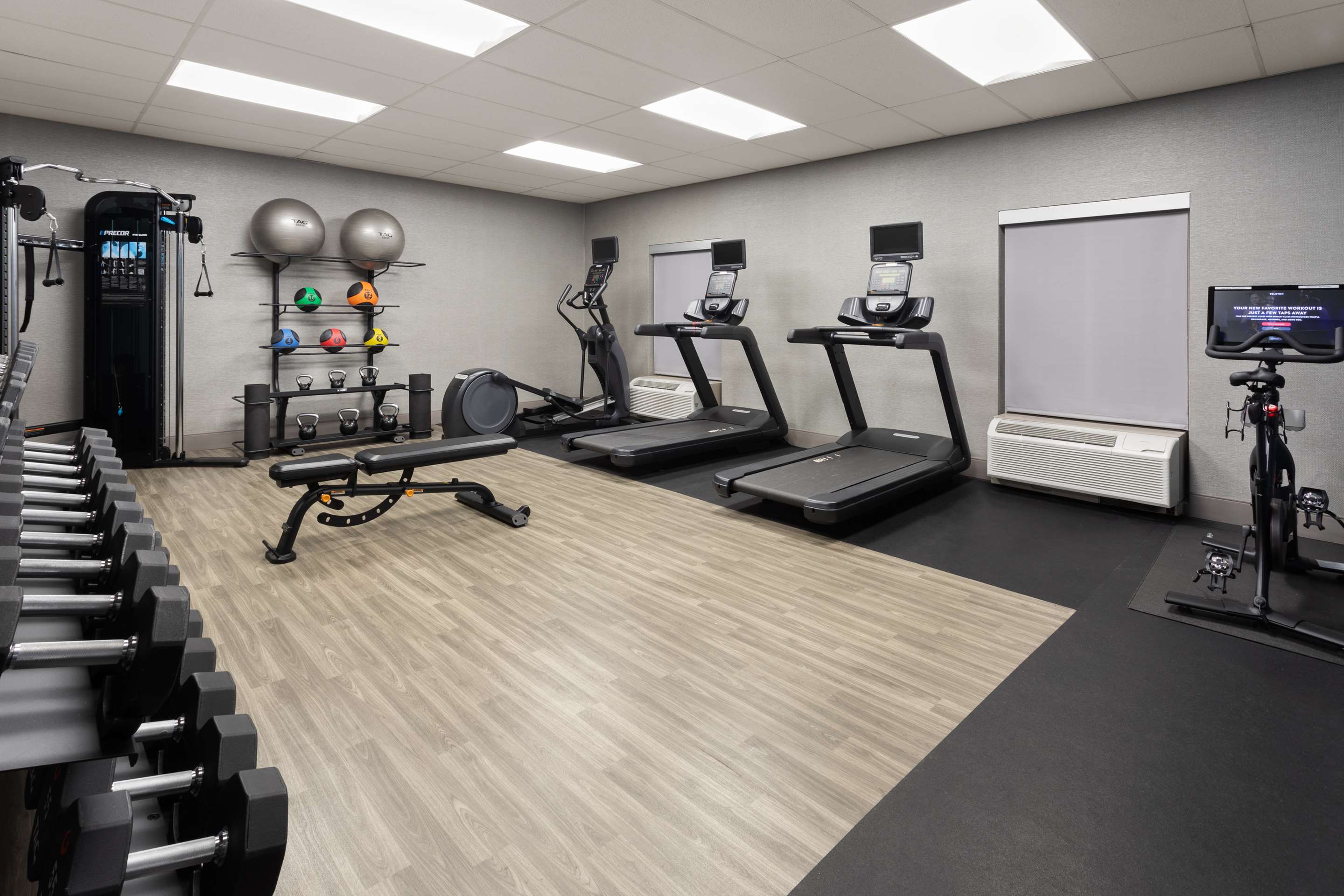 Health club fitness center gym | Hampton Inn & Suites Scottsburg