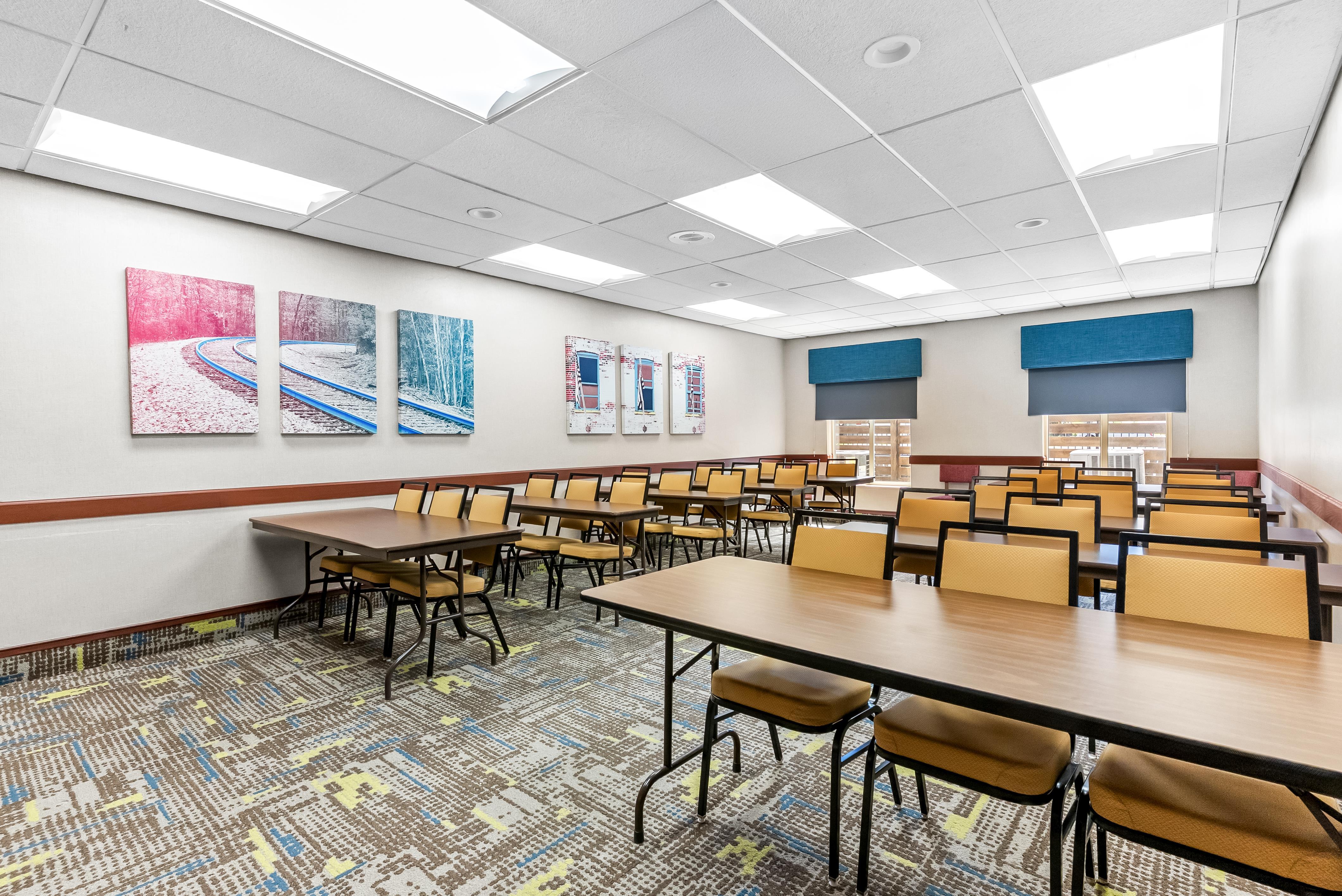 Meeting Room | Hampton Inn & Suites Scottsburg