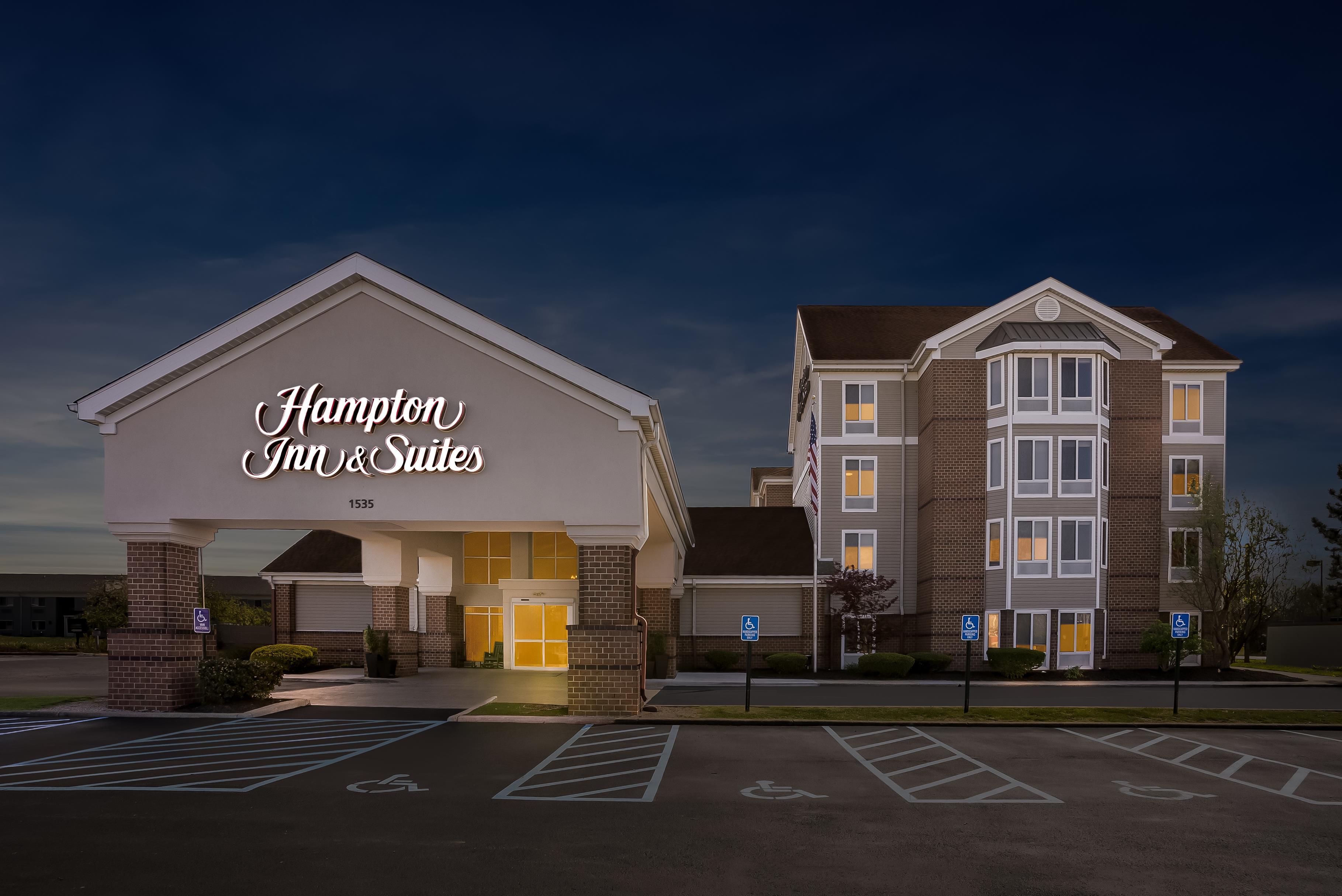 Exterior | Hampton Inn & Suites Scottsburg