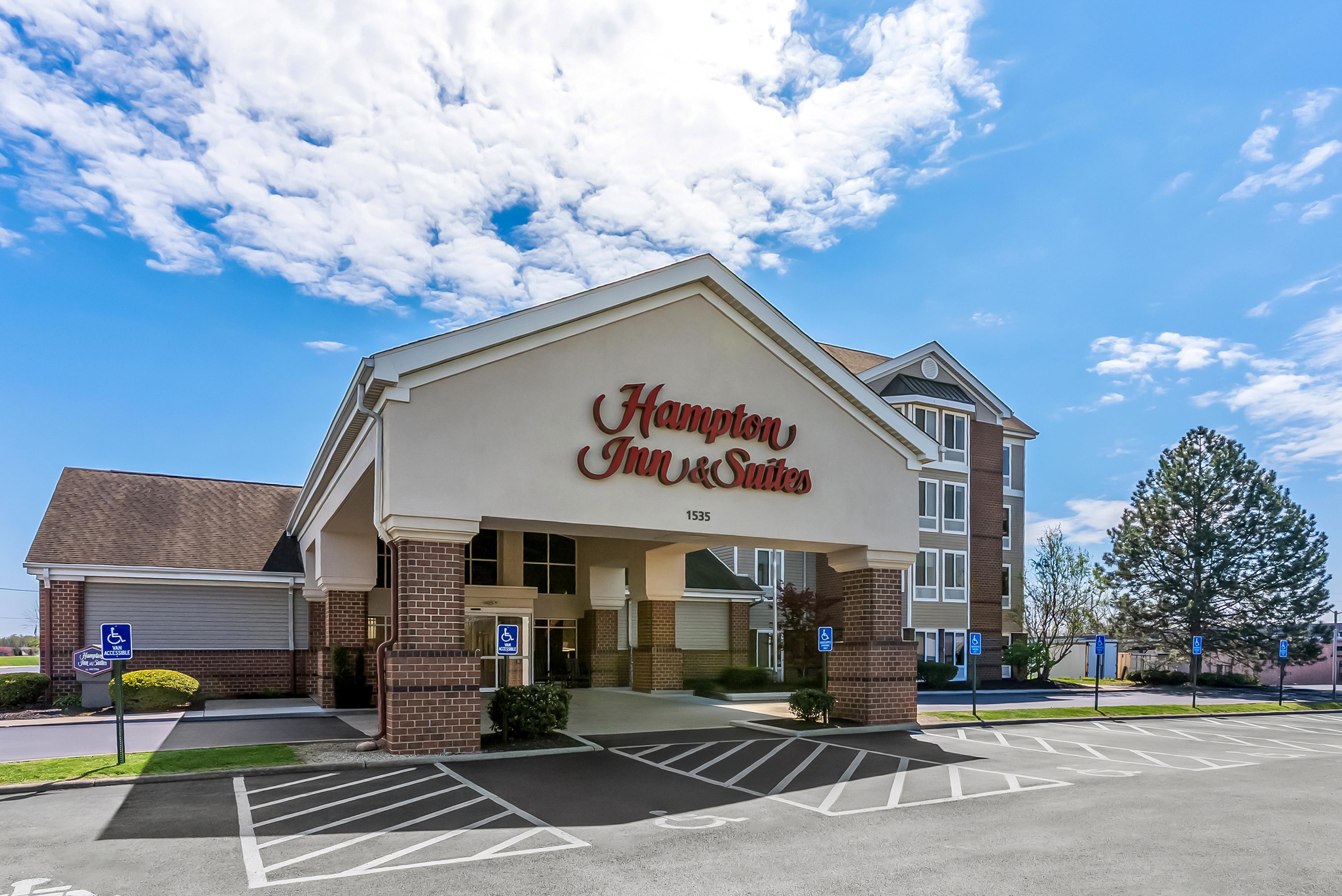 Exterior | Hampton Inn & Suites Scottsburg