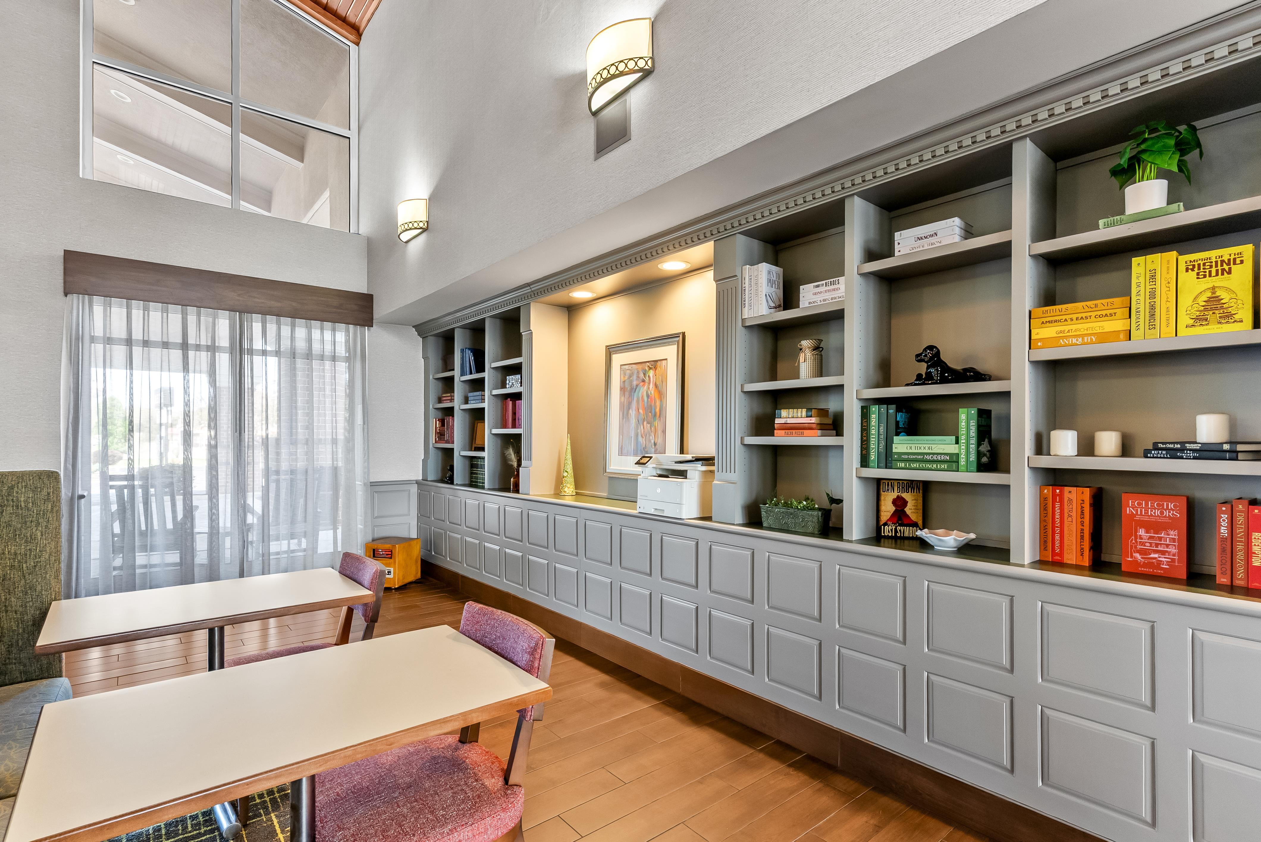 Lobby | Hampton Inn & Suites Scottsburg
