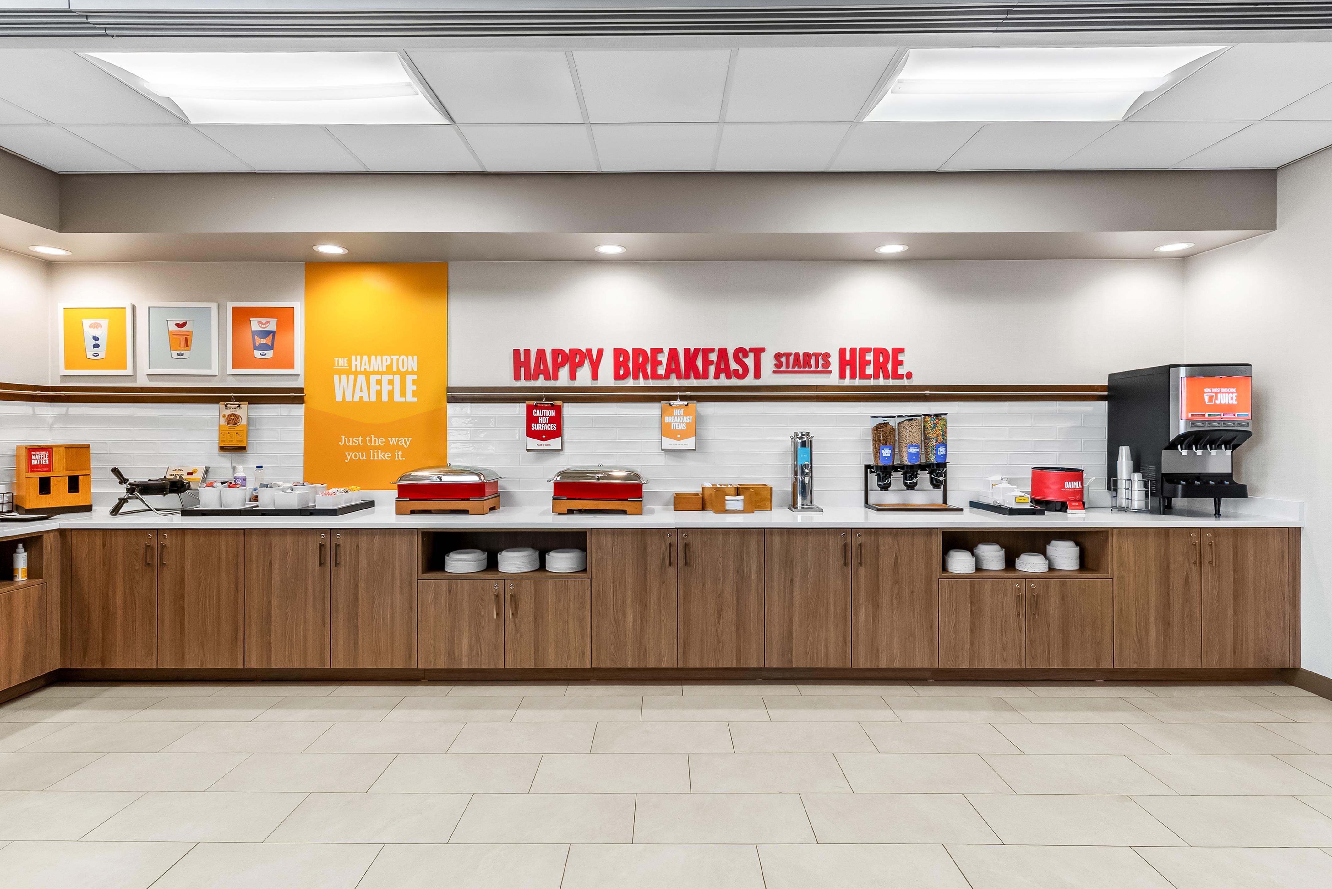 Breakfast Area | Hampton Inn & Suites Scottsburg
