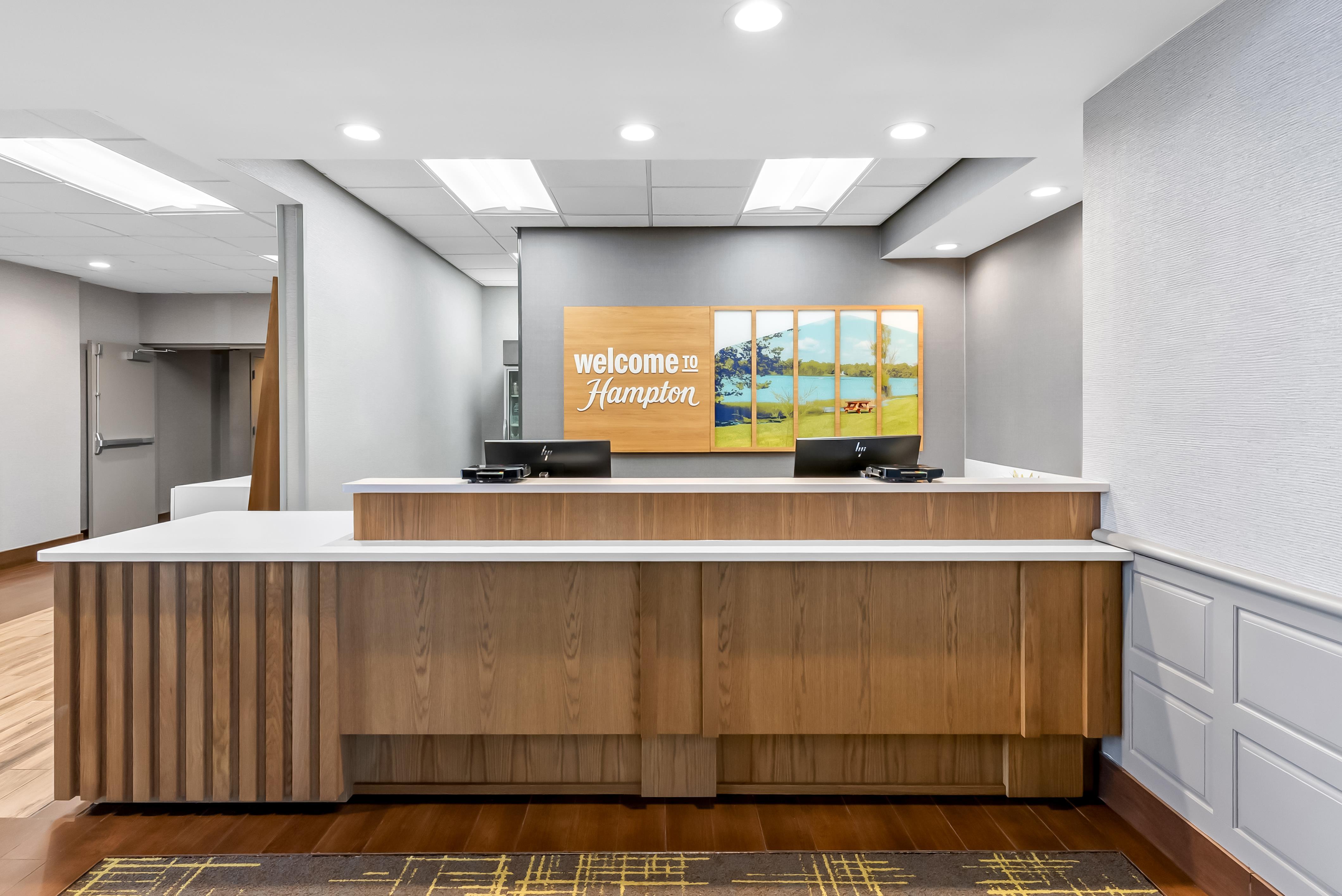 Lobby | Hampton Inn & Suites Scottsburg