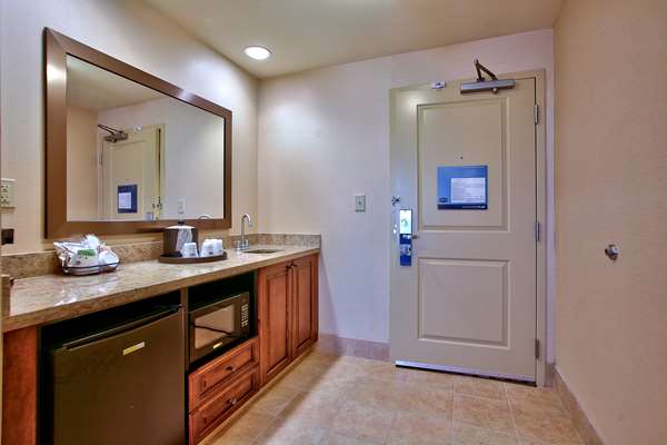 Amenities - Hampton Inn & Suites Riverwalk Hotel Scottsdale