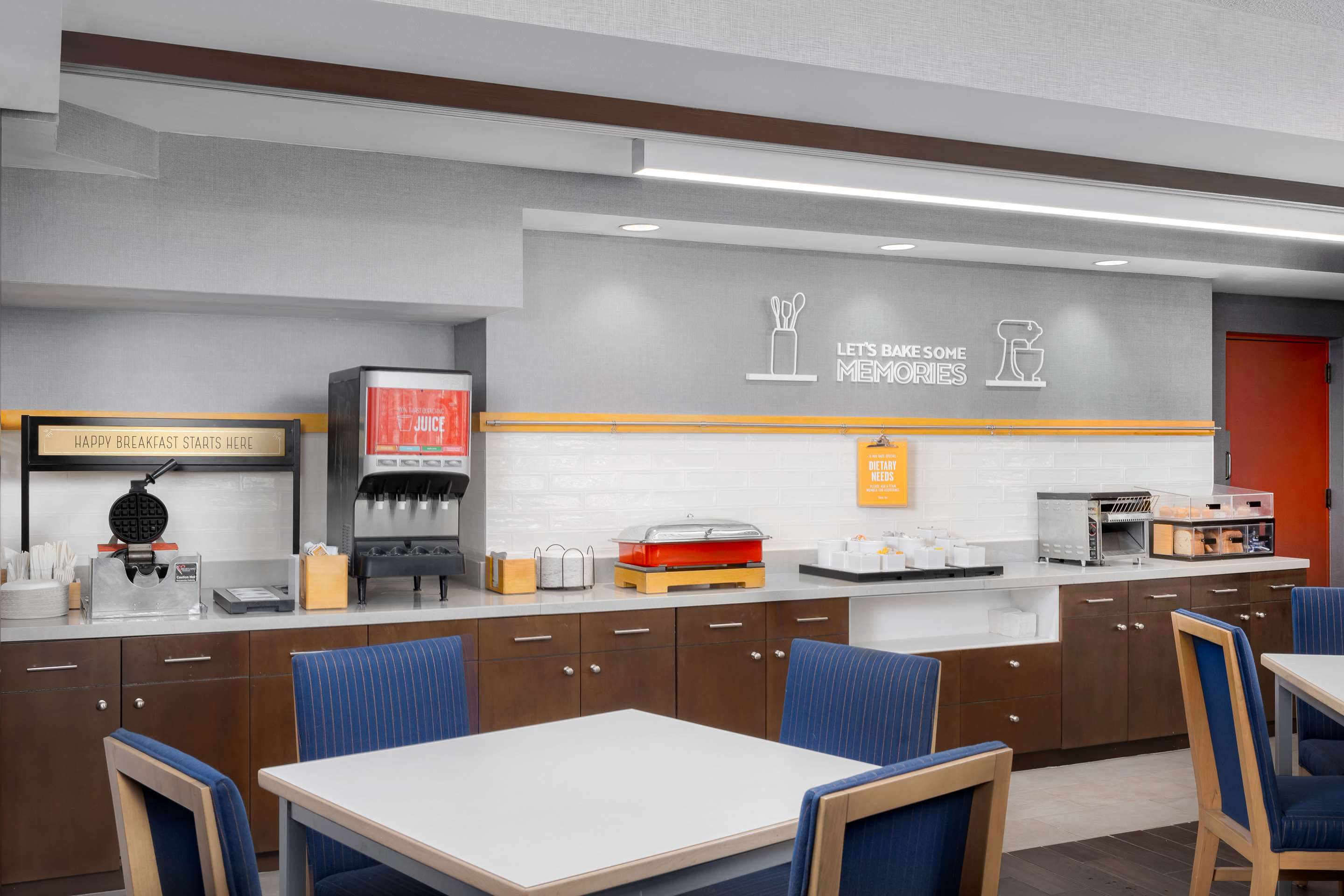 Breakfast Area | Hampton Inn Louisville-Airport