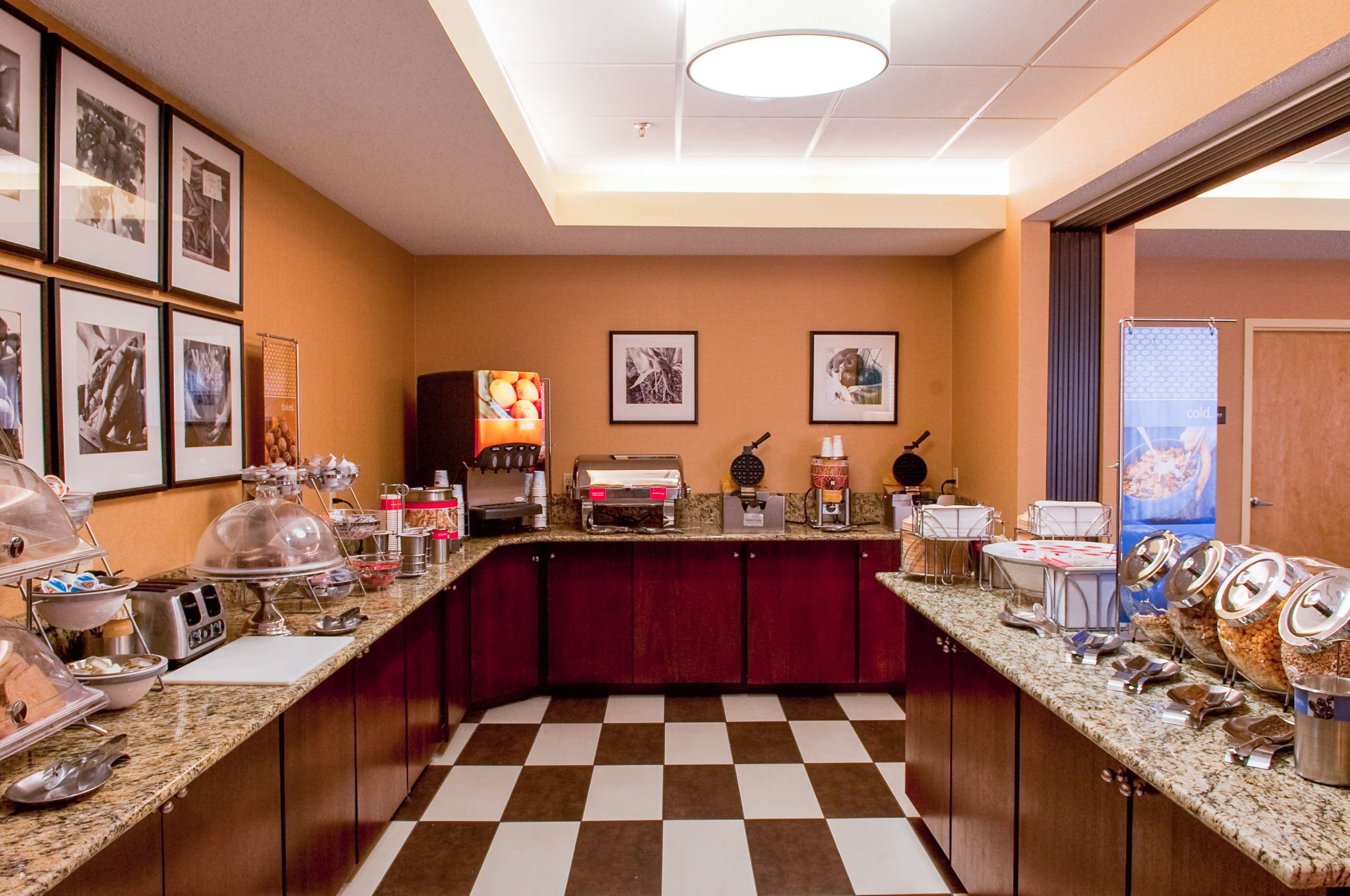 Restaurant | Hampton Inn Clarksville