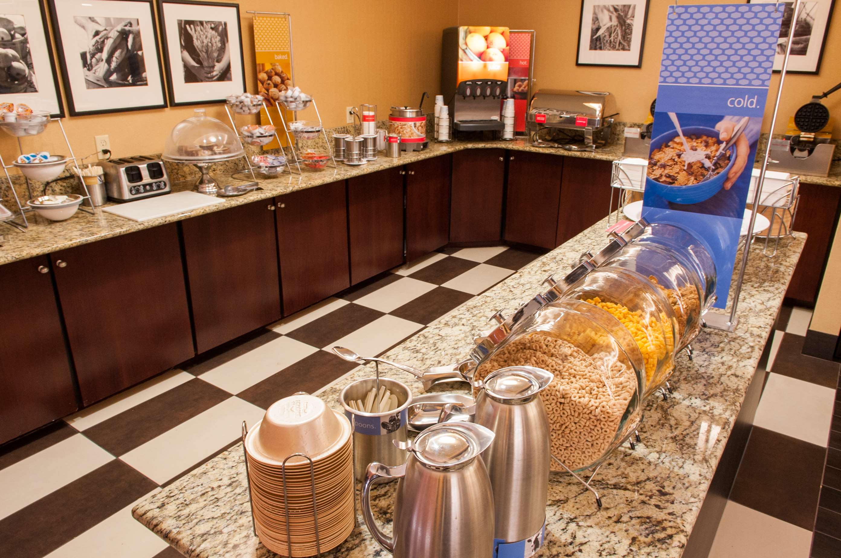 Restaurant | Hampton Inn Clarksville
