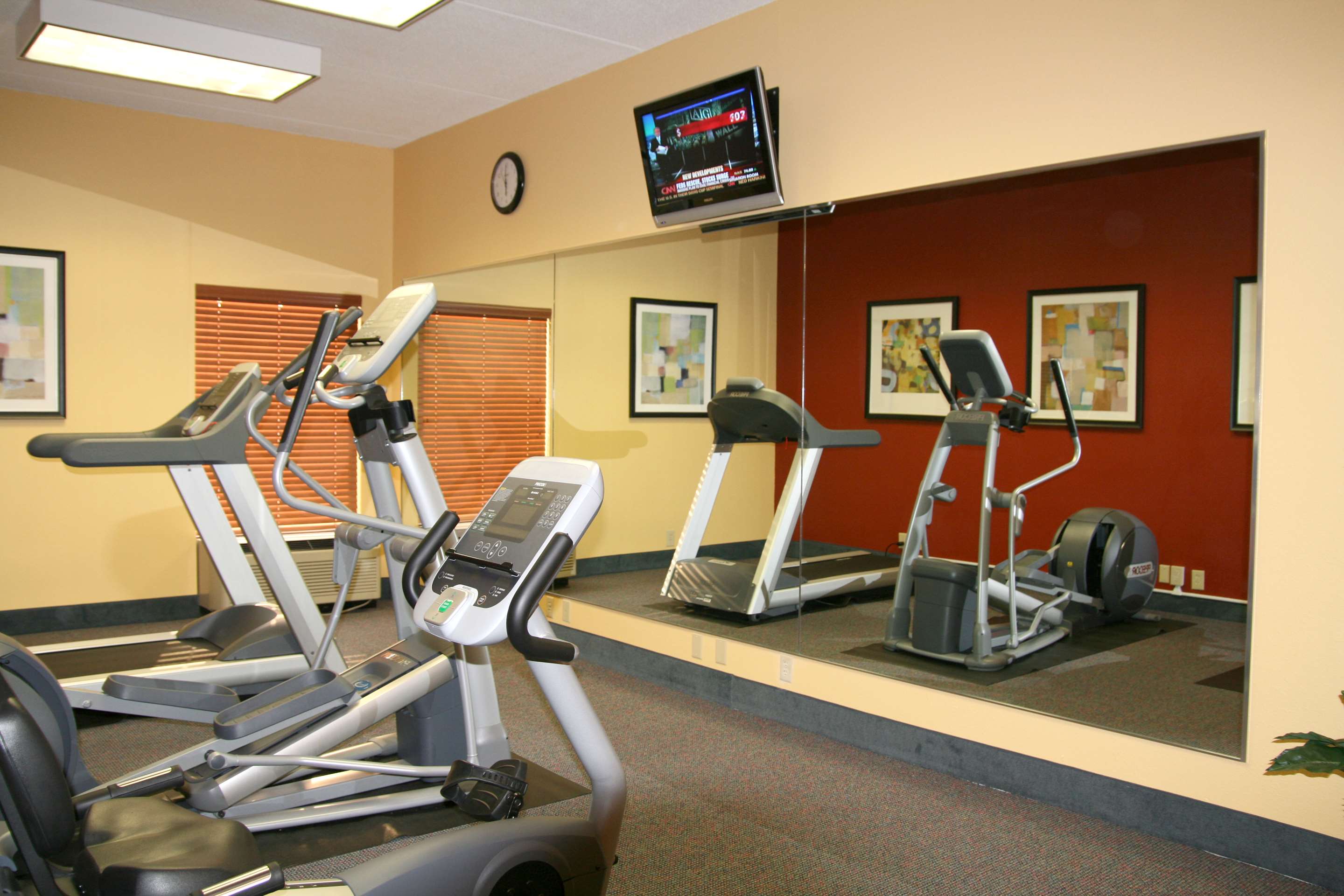 Health club fitness center gym | Hampton Inn Clarksville