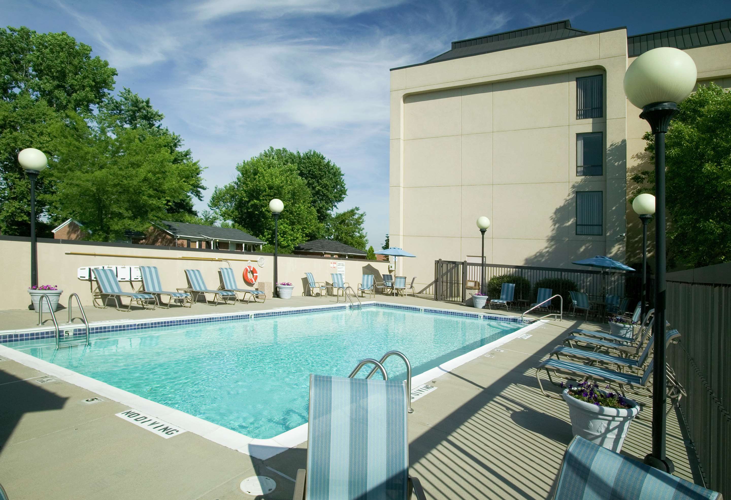 Pool | Hampton Inn Clarksville