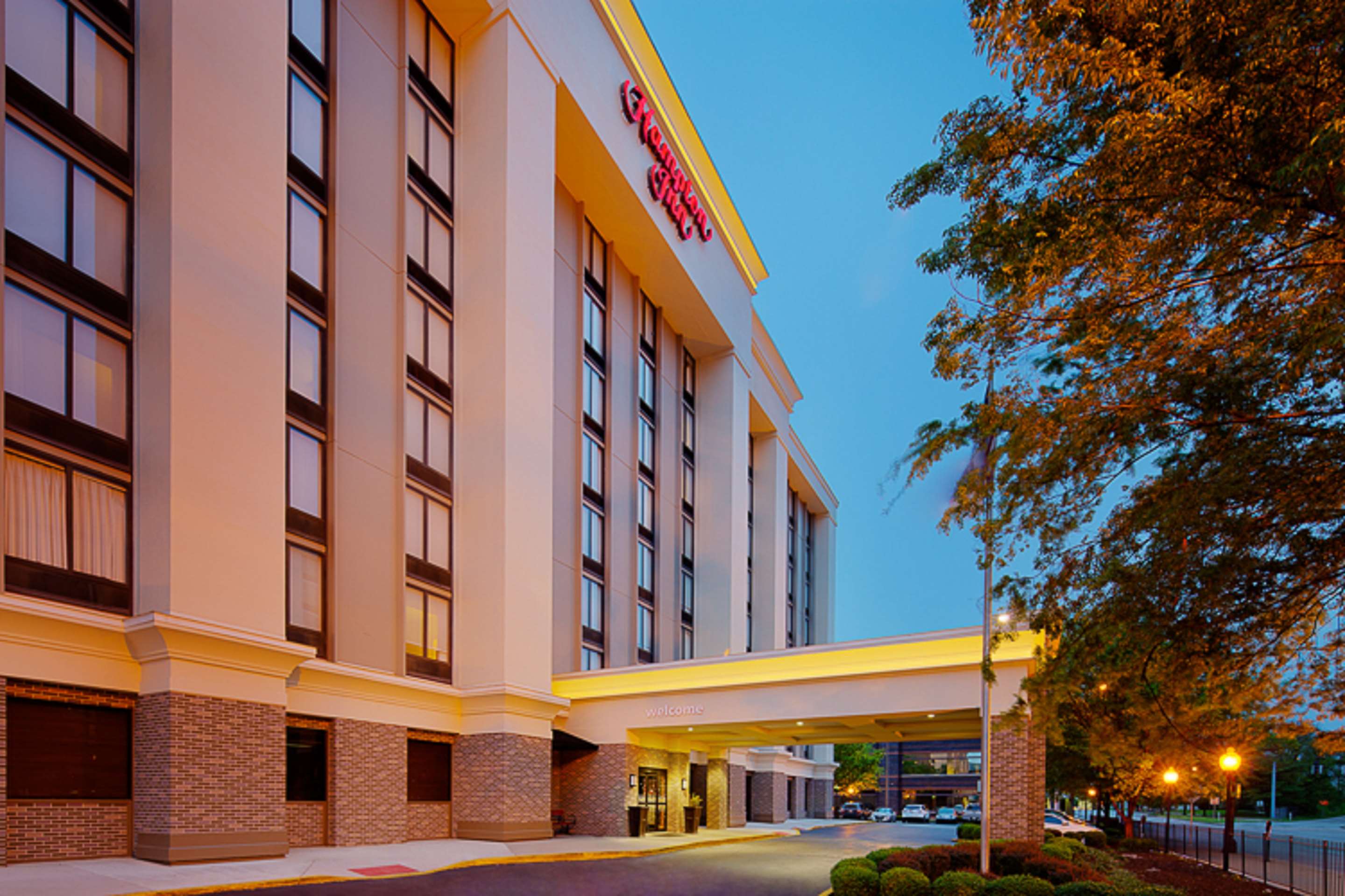 Exterior | Hampton Inn Louisville Downtown