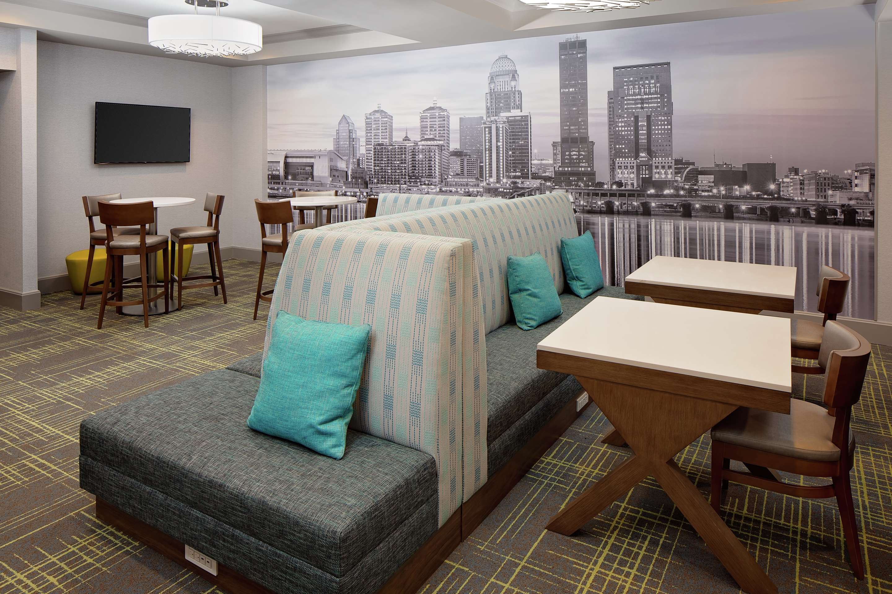 Lobby | Hampton Inn Louisville Downtown