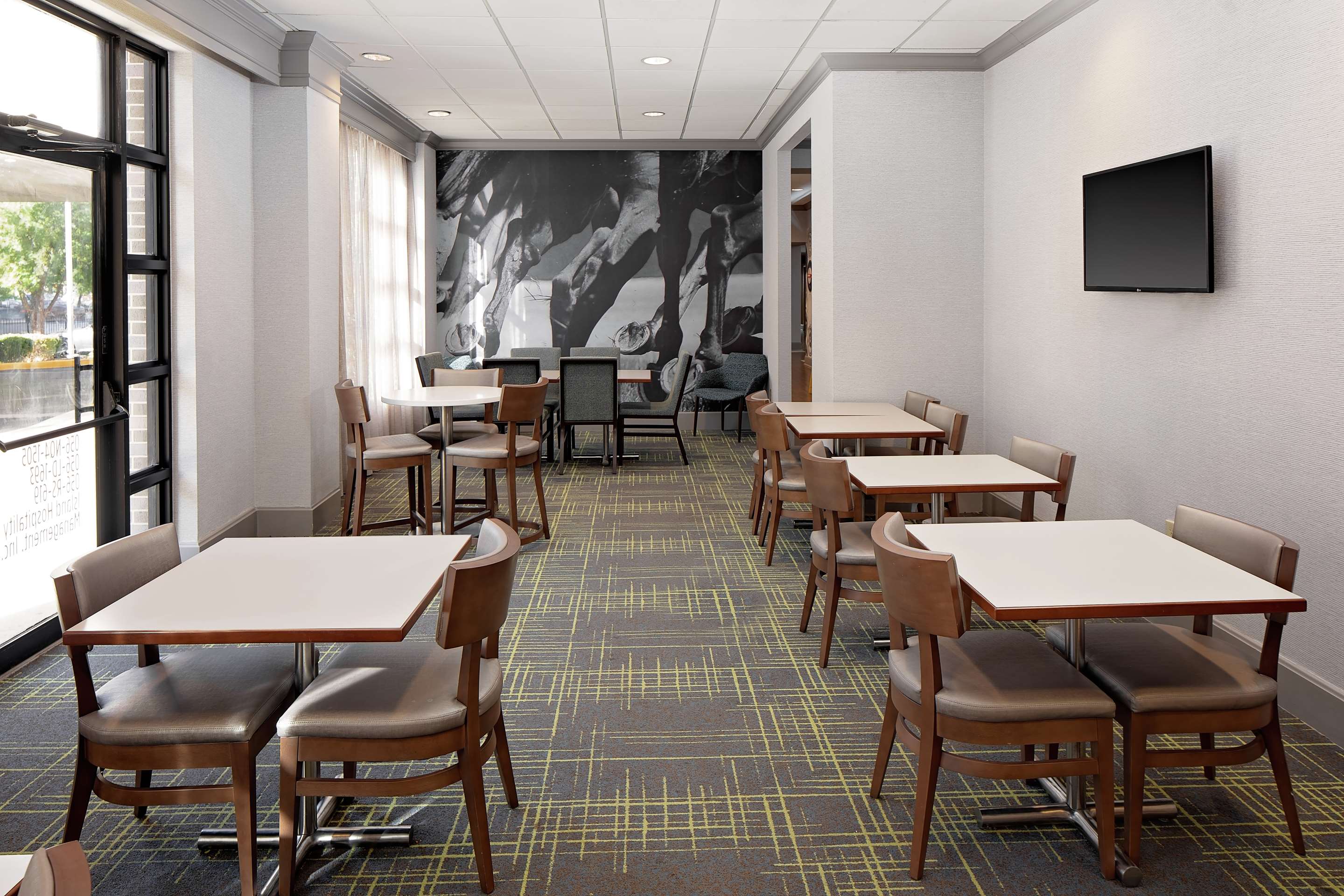 Restaurant | Hampton Inn Louisville Downtown