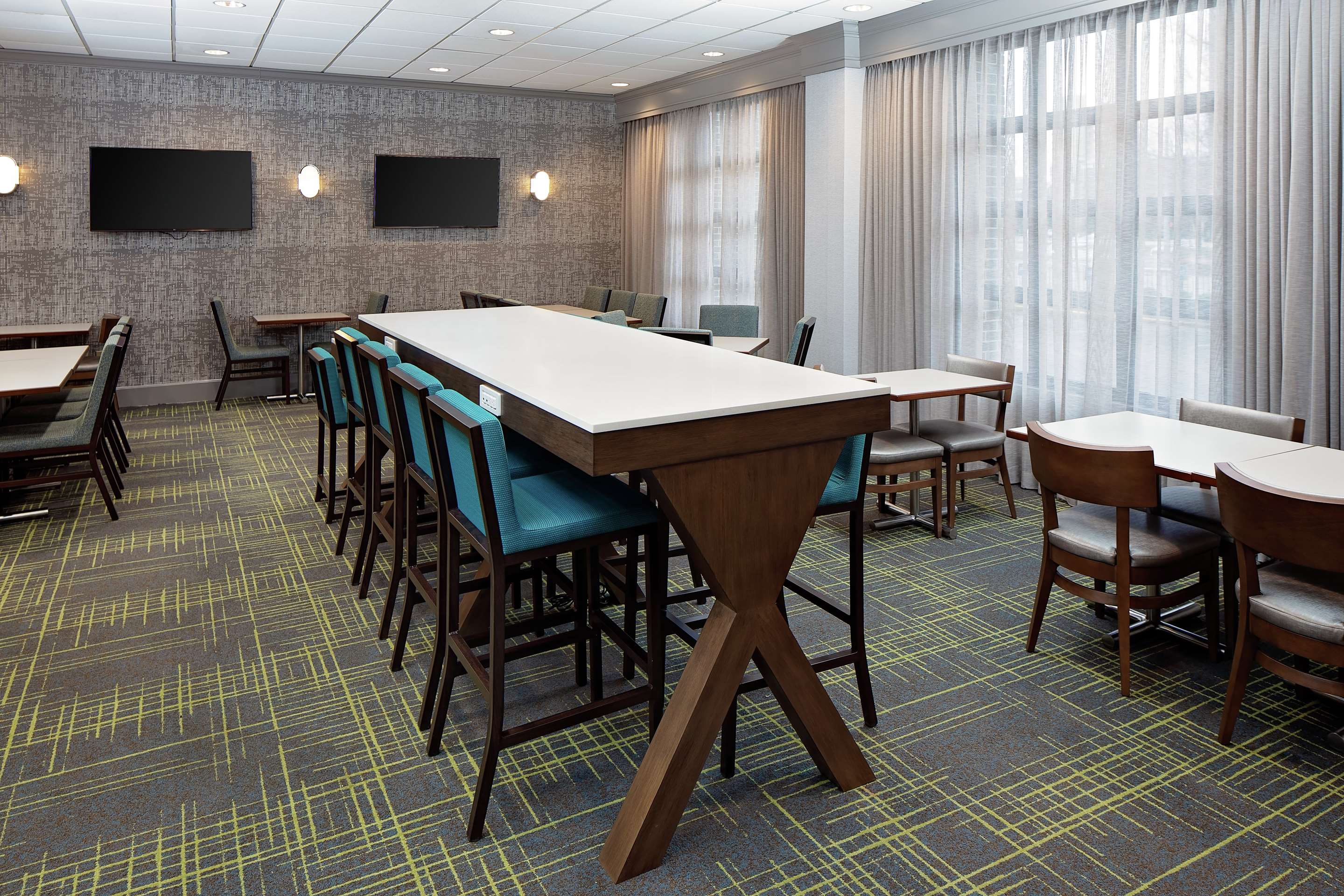 Restaurant | Hampton Inn Louisville Downtown