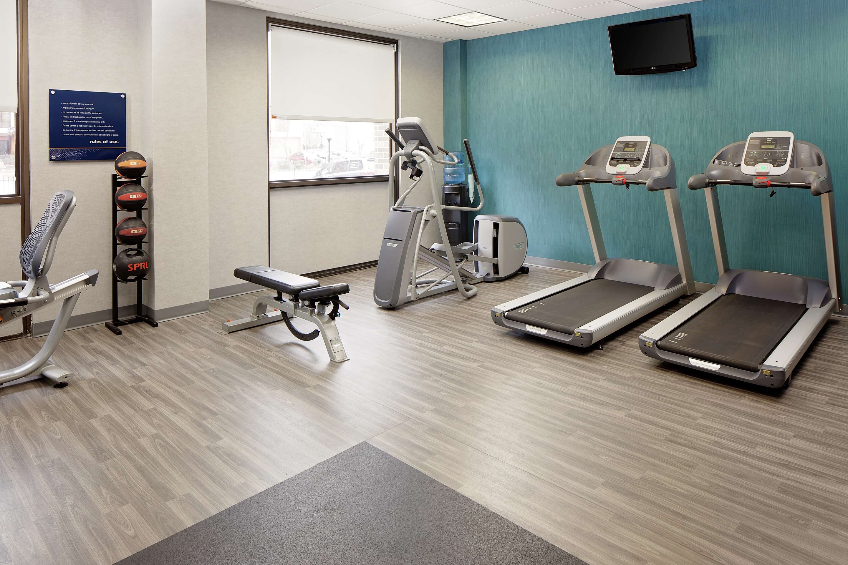Health club fitness center gym | Hampton Inn Louisville Downtown