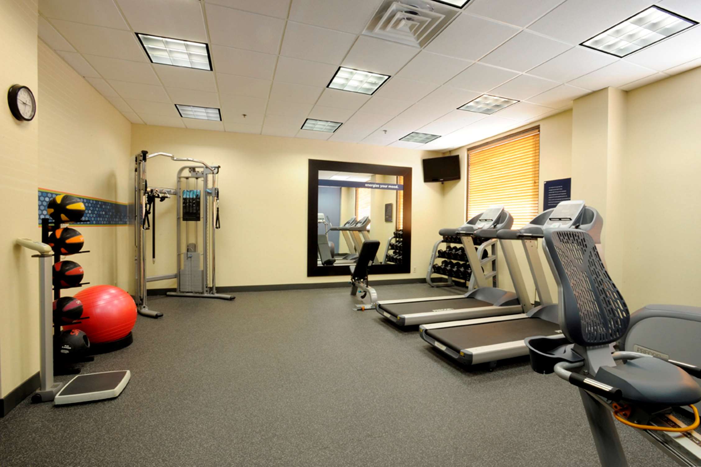 Health club fitness center gym | Hampton Inn Louisville Downtown