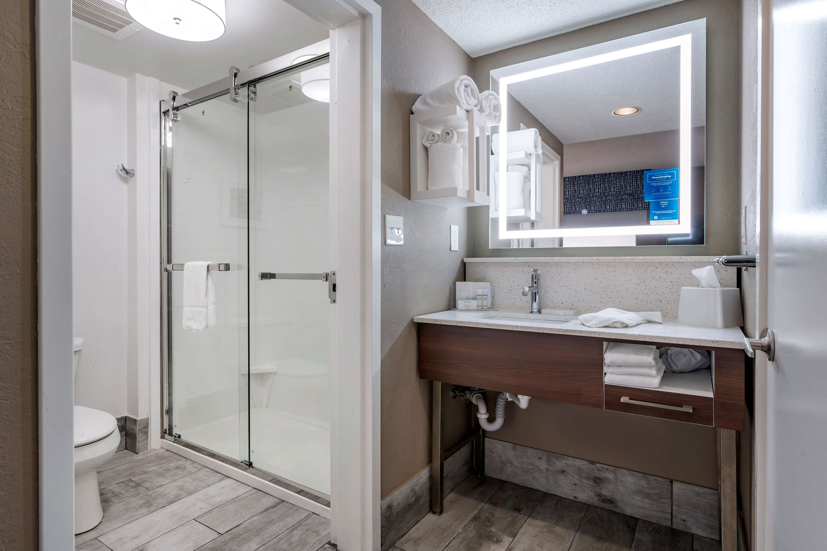 Guest room bath