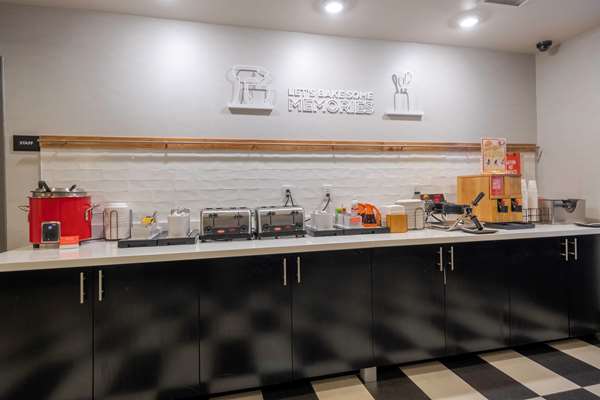 Amenities - Hampton Inn & Suites Dupont - I-5, Exit 119
