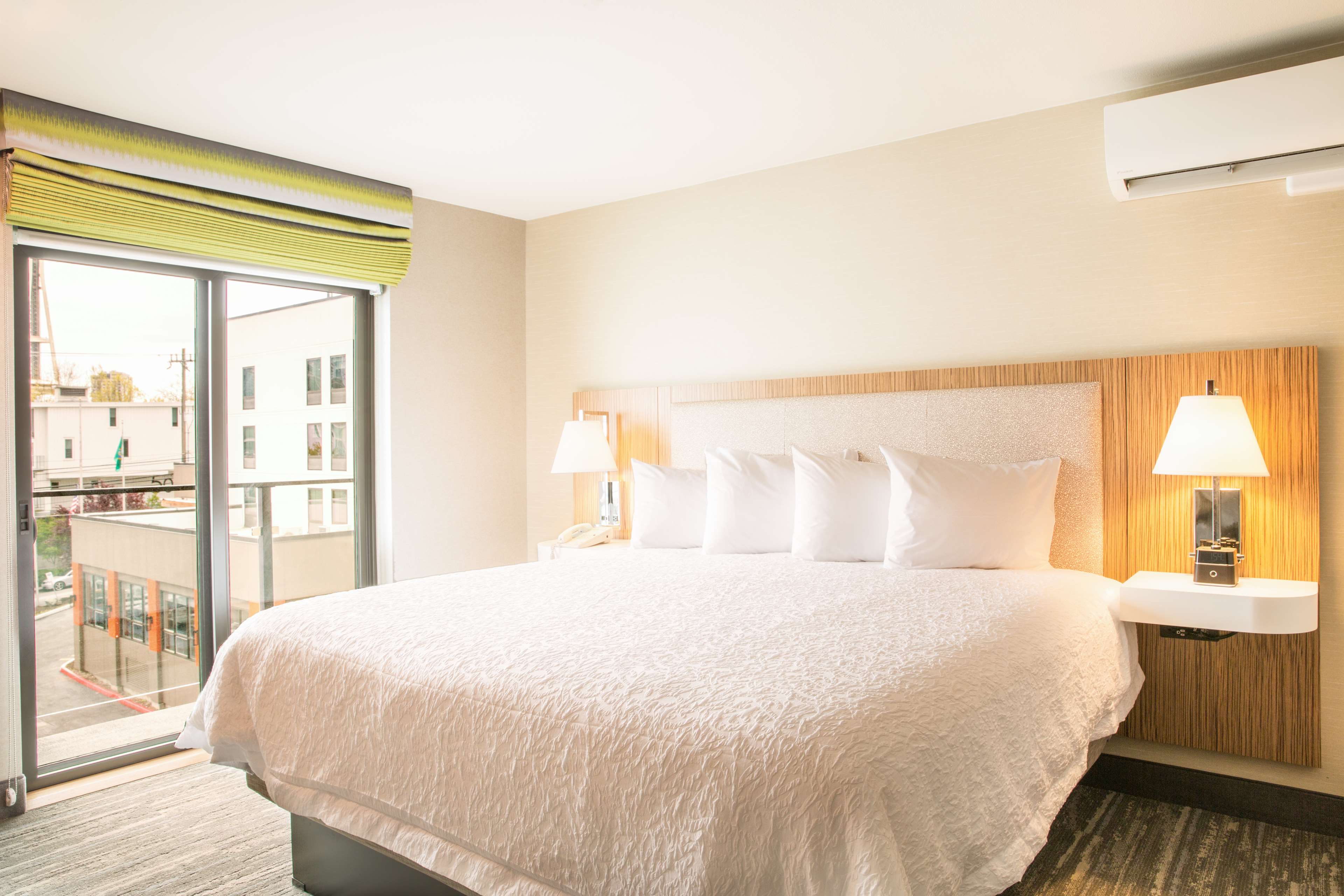 Hampton Inn & Suites by Hilton Seattle-Downtown Room Type - KING SUITE NON SMOKING
