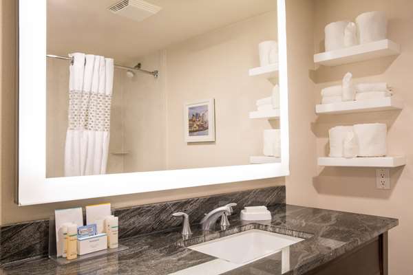  - Hampton Inn & Suites Downtown Seattle