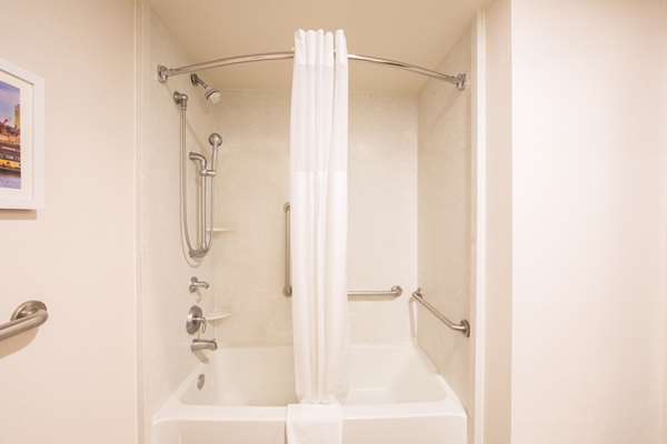  - Hampton Inn & Suites Downtown Seattle