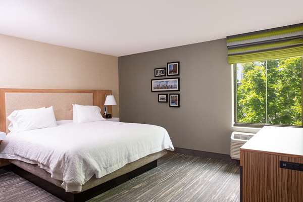  - Hampton Inn & Suites Downtown Seattle
