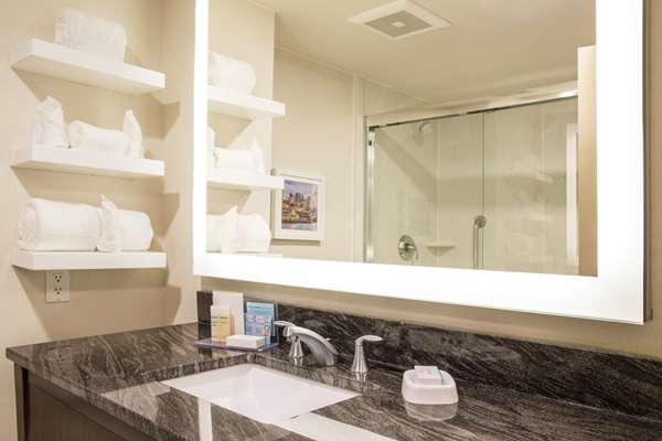  - Hampton Inn & Suites Downtown Seattle