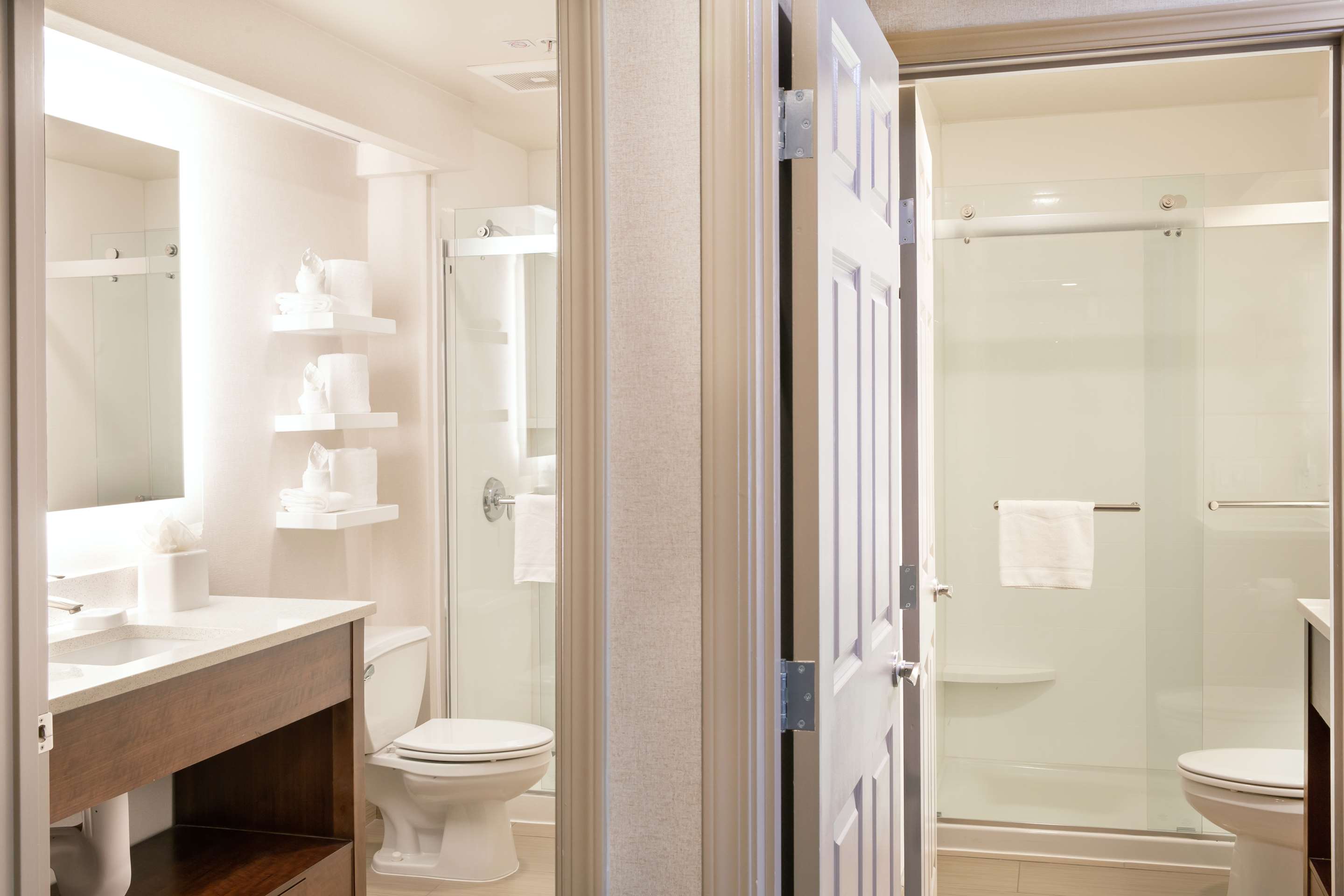 Guest room bath