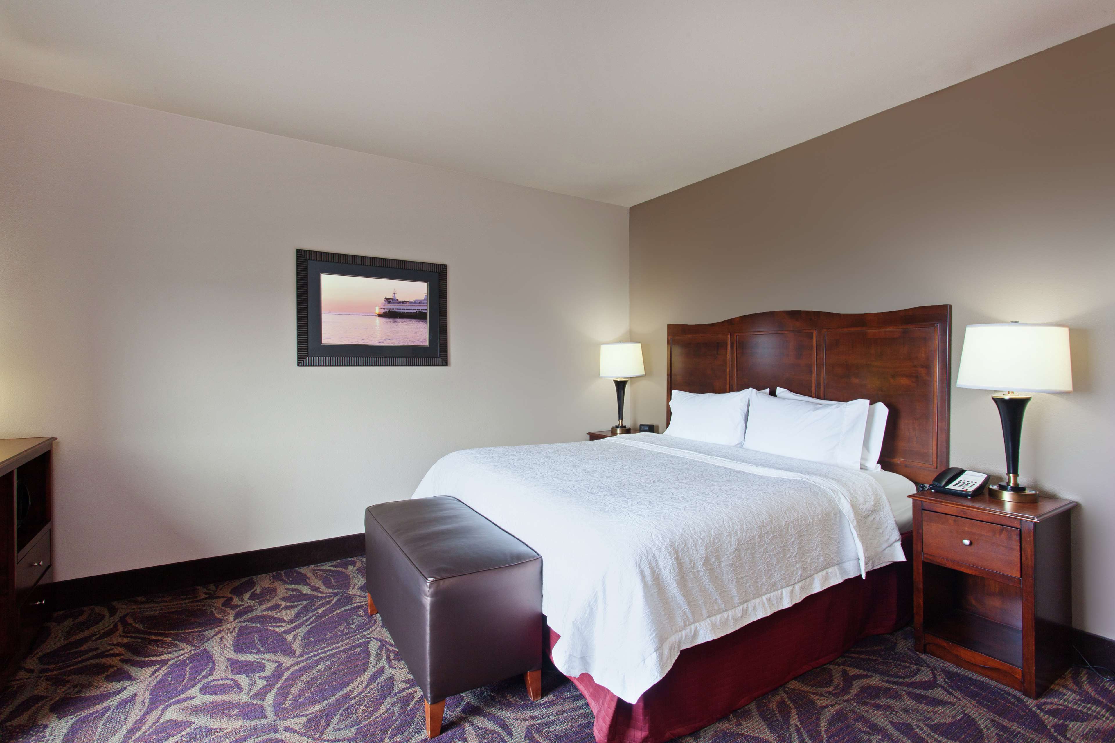 Hampton Inn by Hilton Seattle/Everett Room Type - 1 KING MICROWV FRIDGE  NS