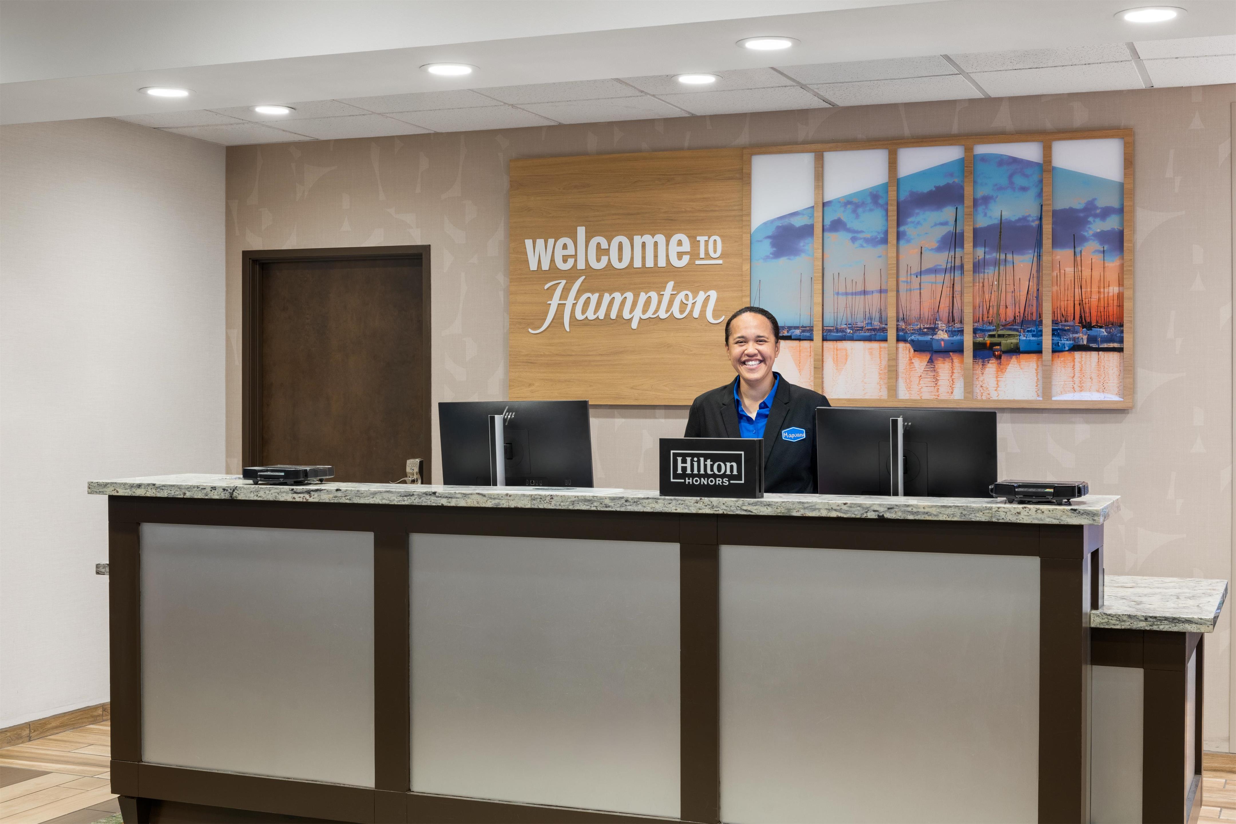 Reception | Hampton Inn Seattle/Everett