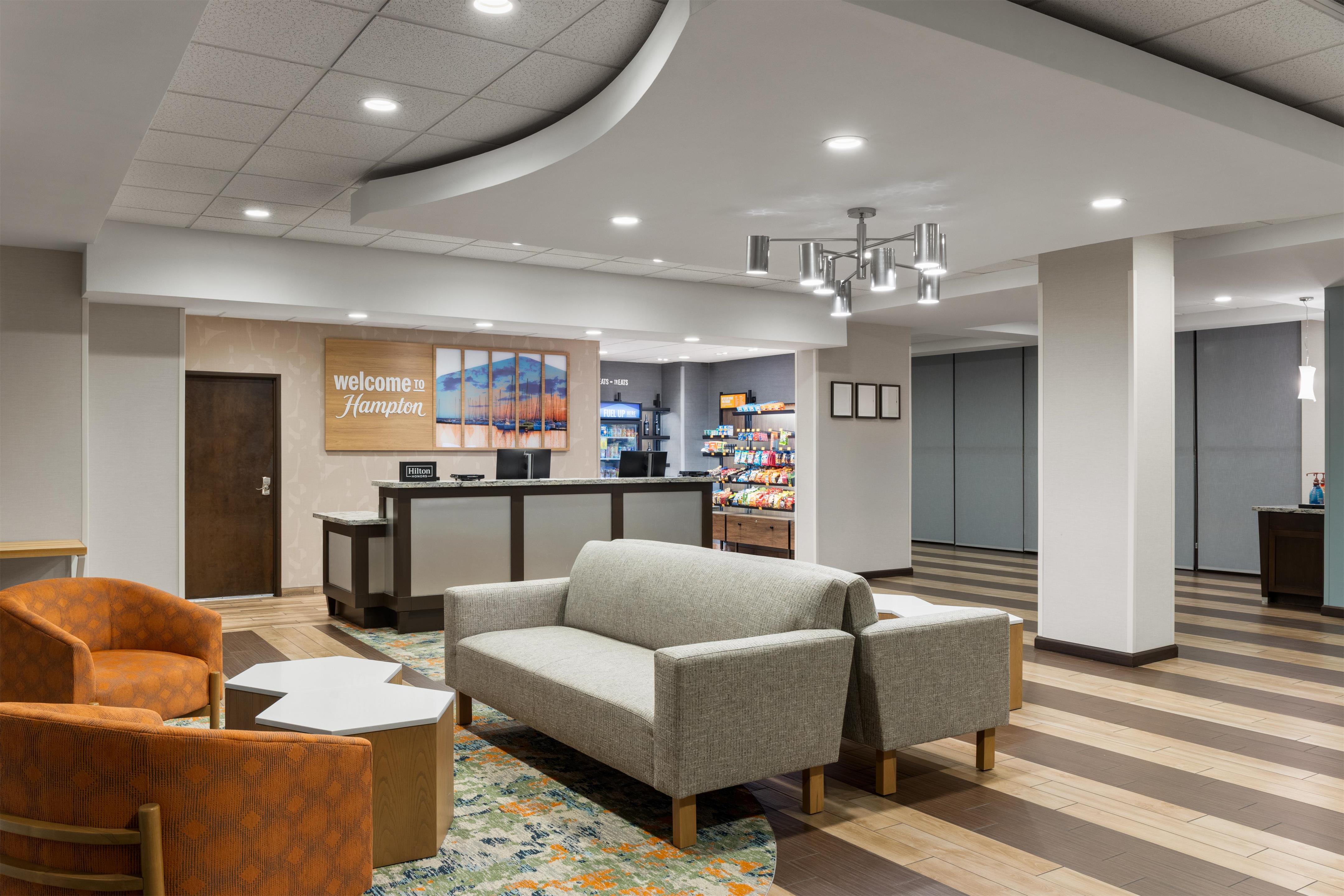 Reception | Hampton Inn Seattle/Everett