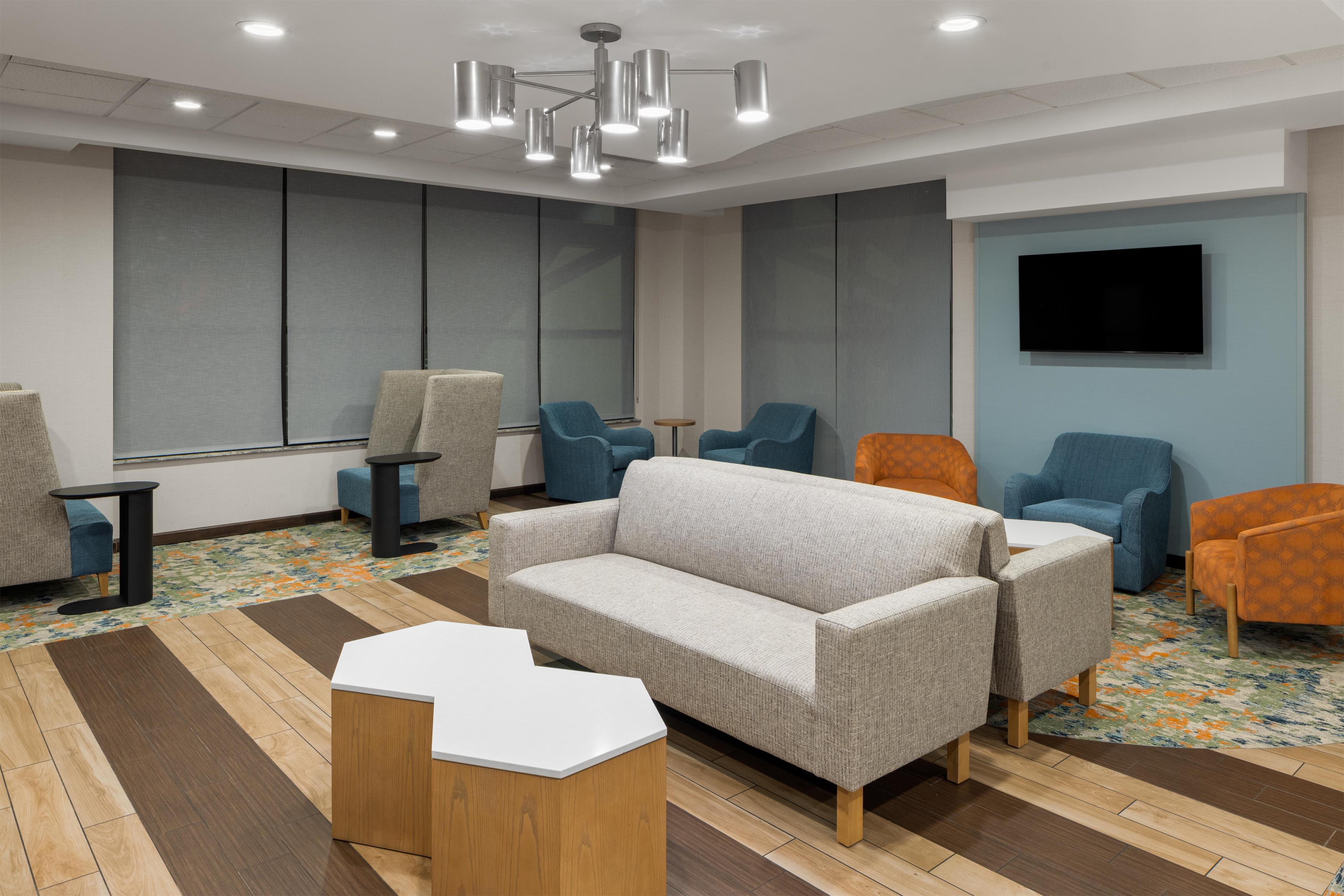 Lobby | Hampton Inn Seattle/Everett
