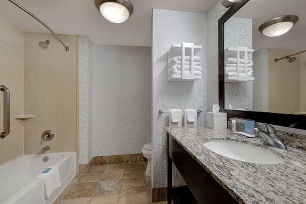  - Hampton Inn & Suites Federal Way - I-5, Exit 143