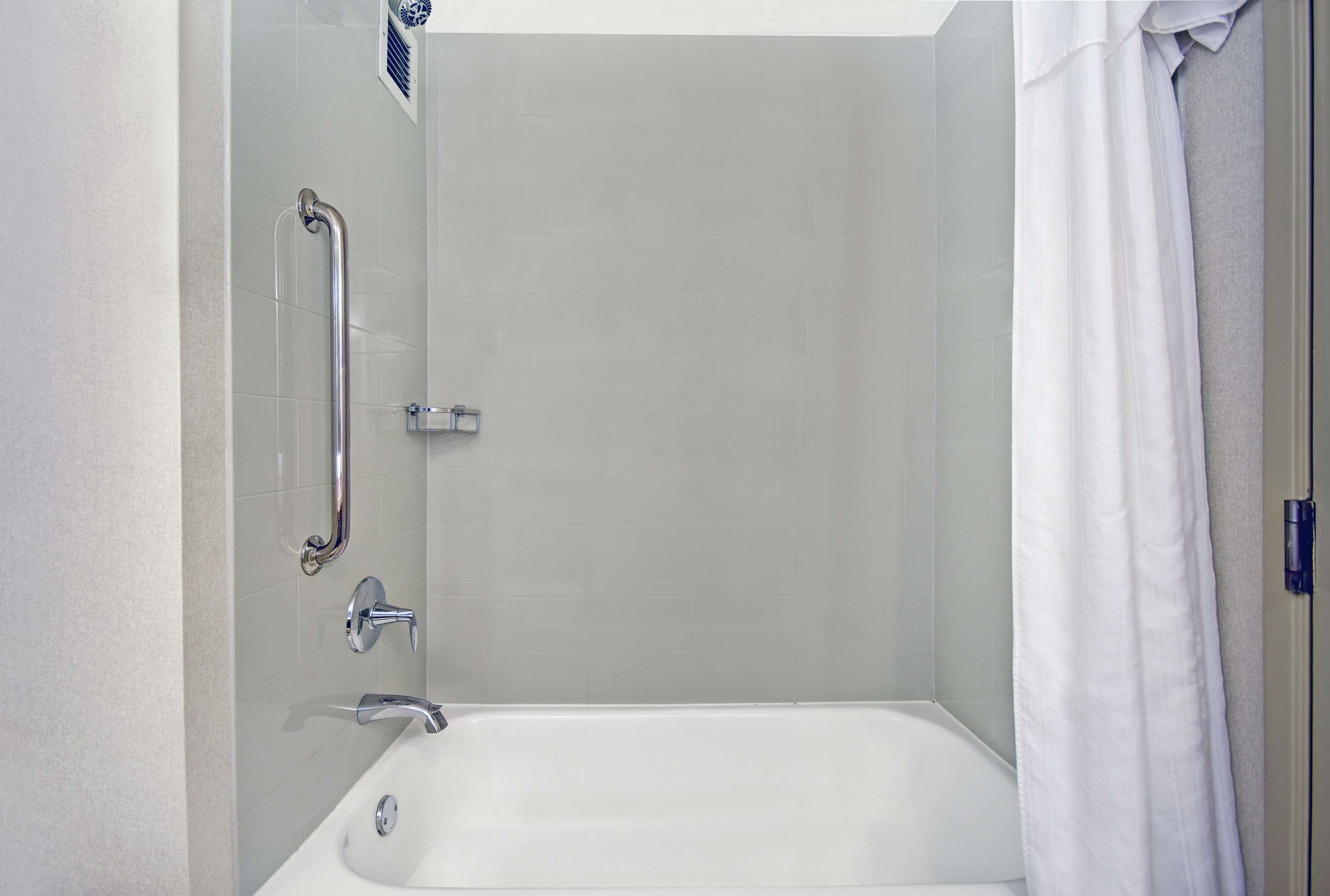 Guest room bath