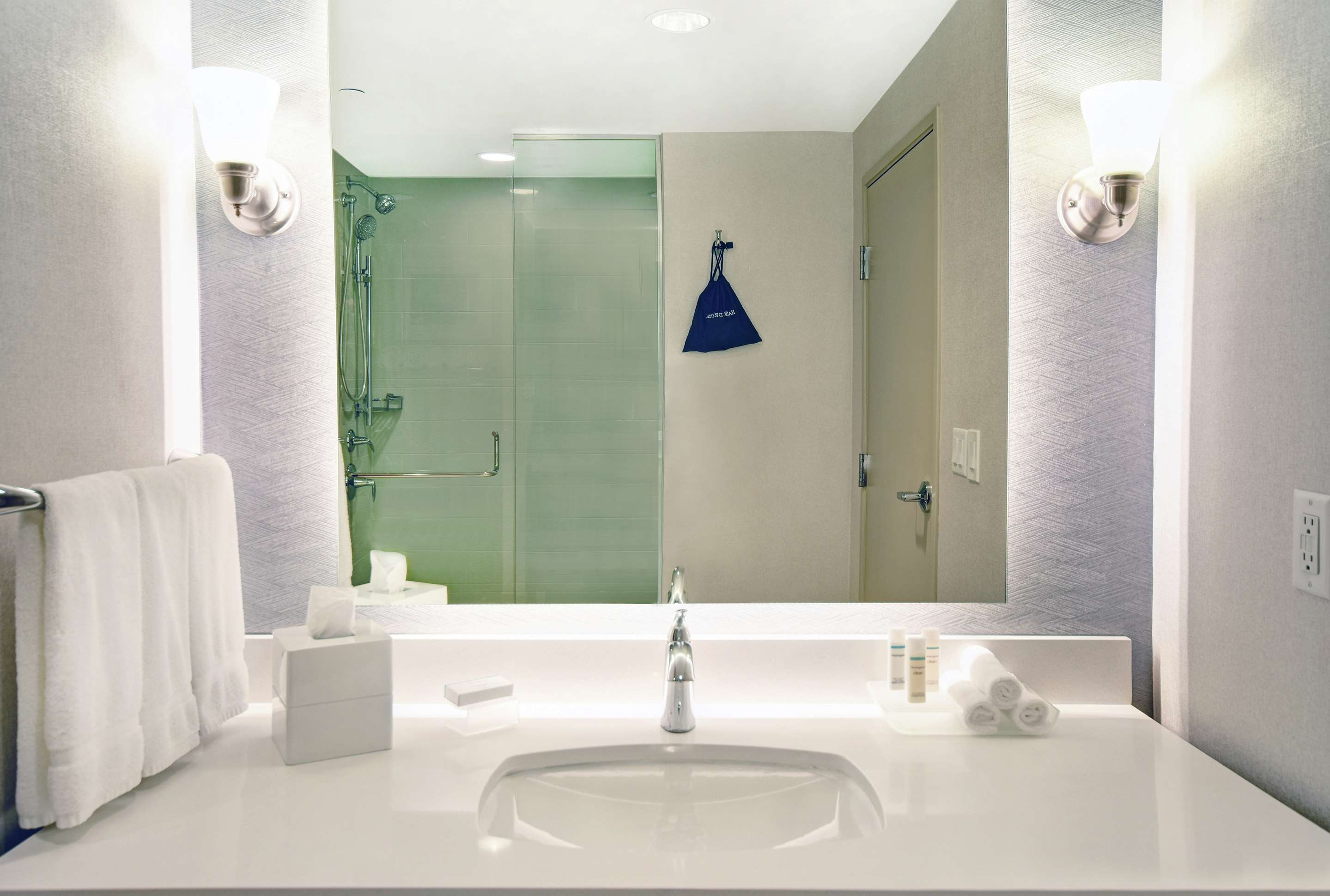 Guest room bath